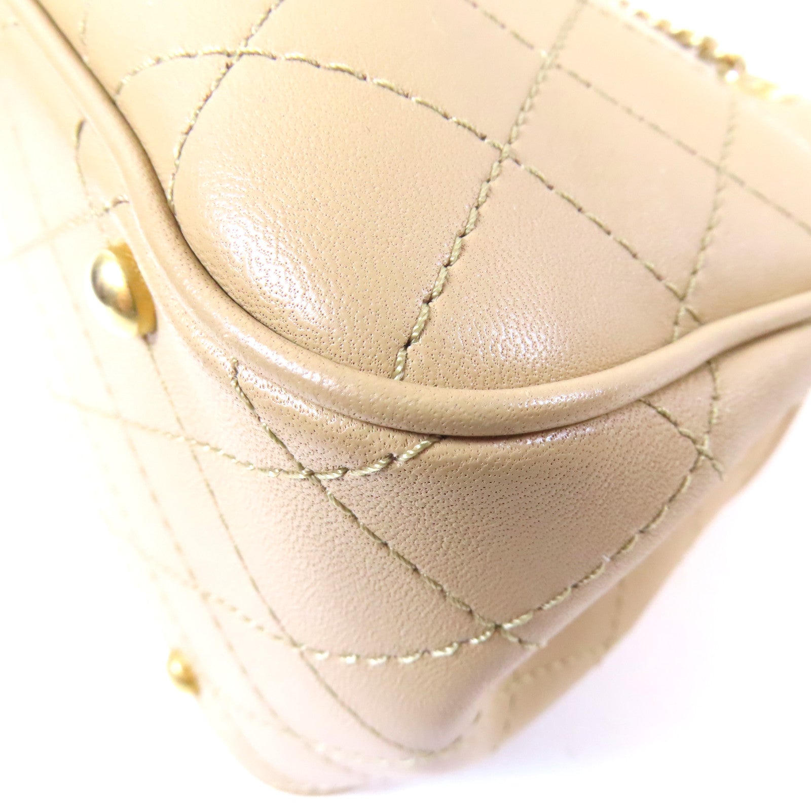CHANEL 菱格牛皮皮革Egyptian Amulet金扣鏈帶肩背袋米色