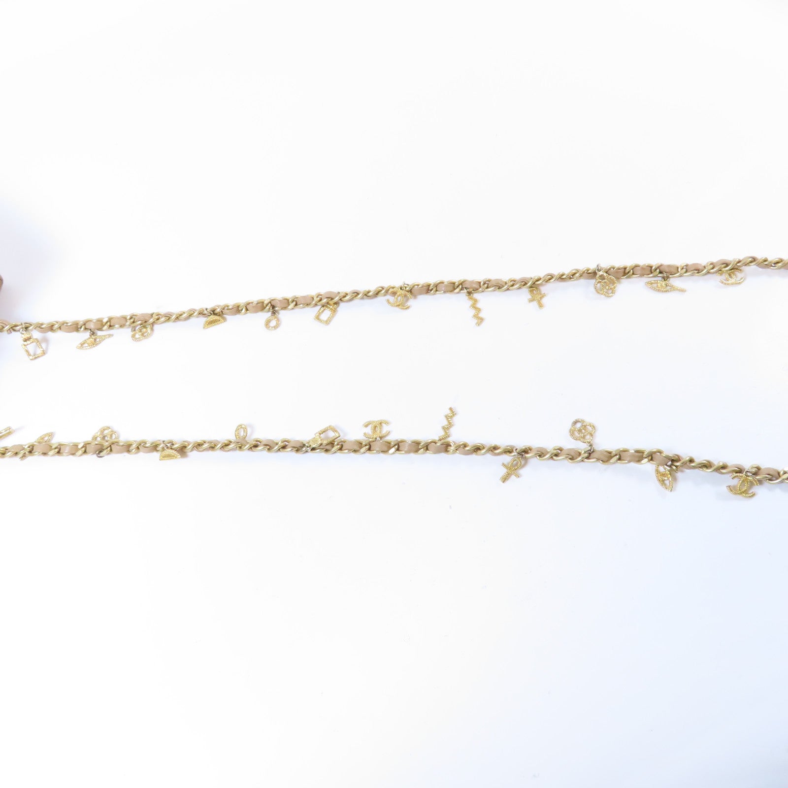 CHANEL 菱格牛皮皮革Egyptian Amulet金扣鏈帶肩背袋米色