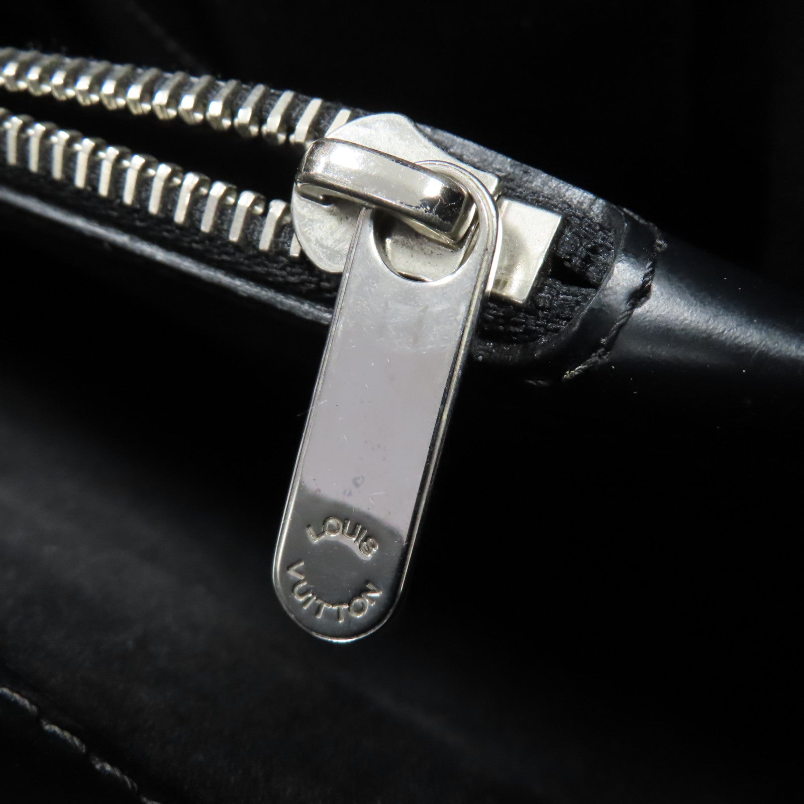 LOUIS VUITTON Epi Passy PM銀扣手挽袋黑色