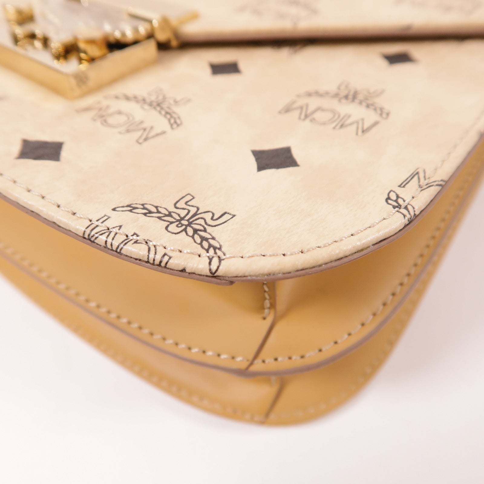 MCM 牛皮皮革Shoulder Bag金扣肩背袋
