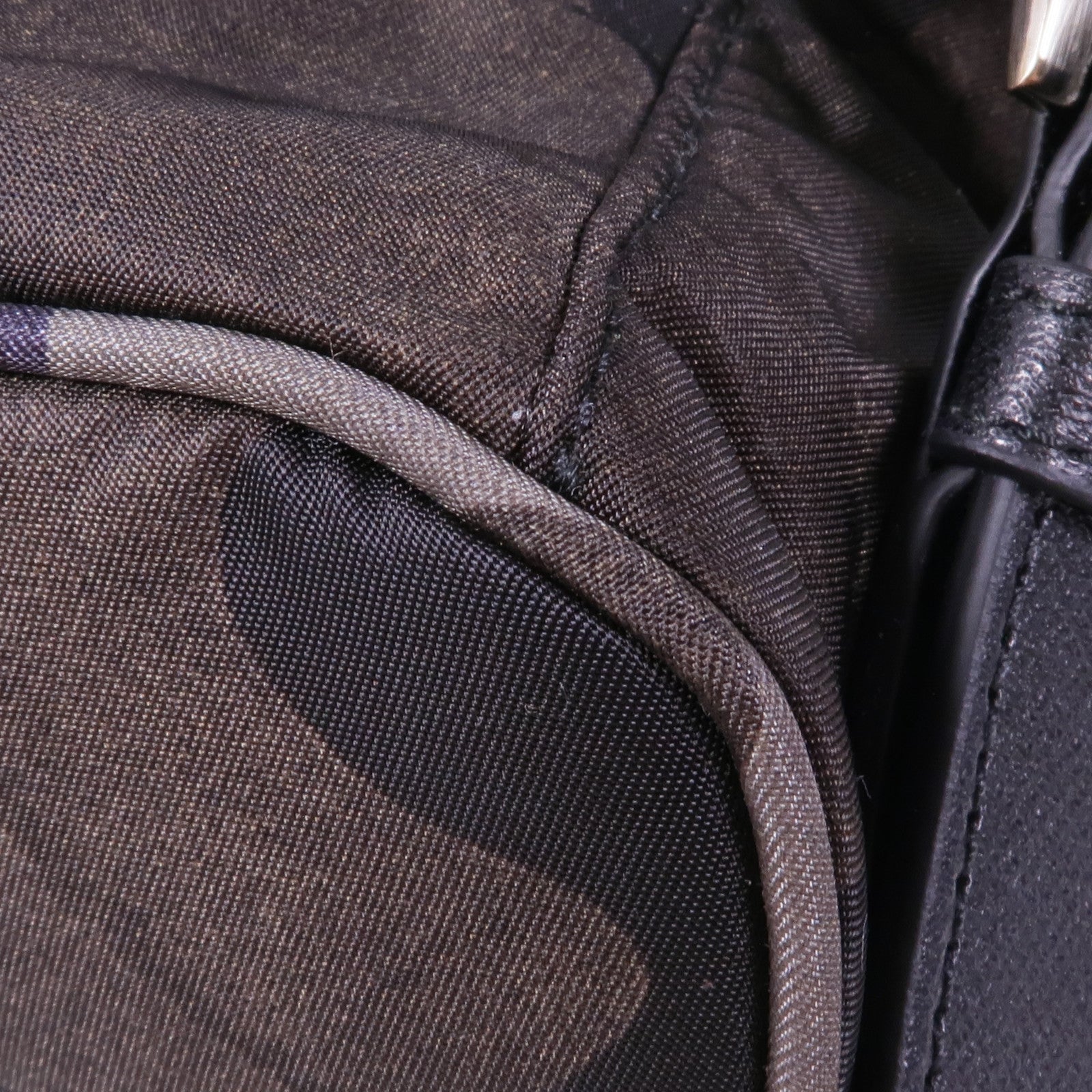 PRADA 尼龍Backpack銀扣背包