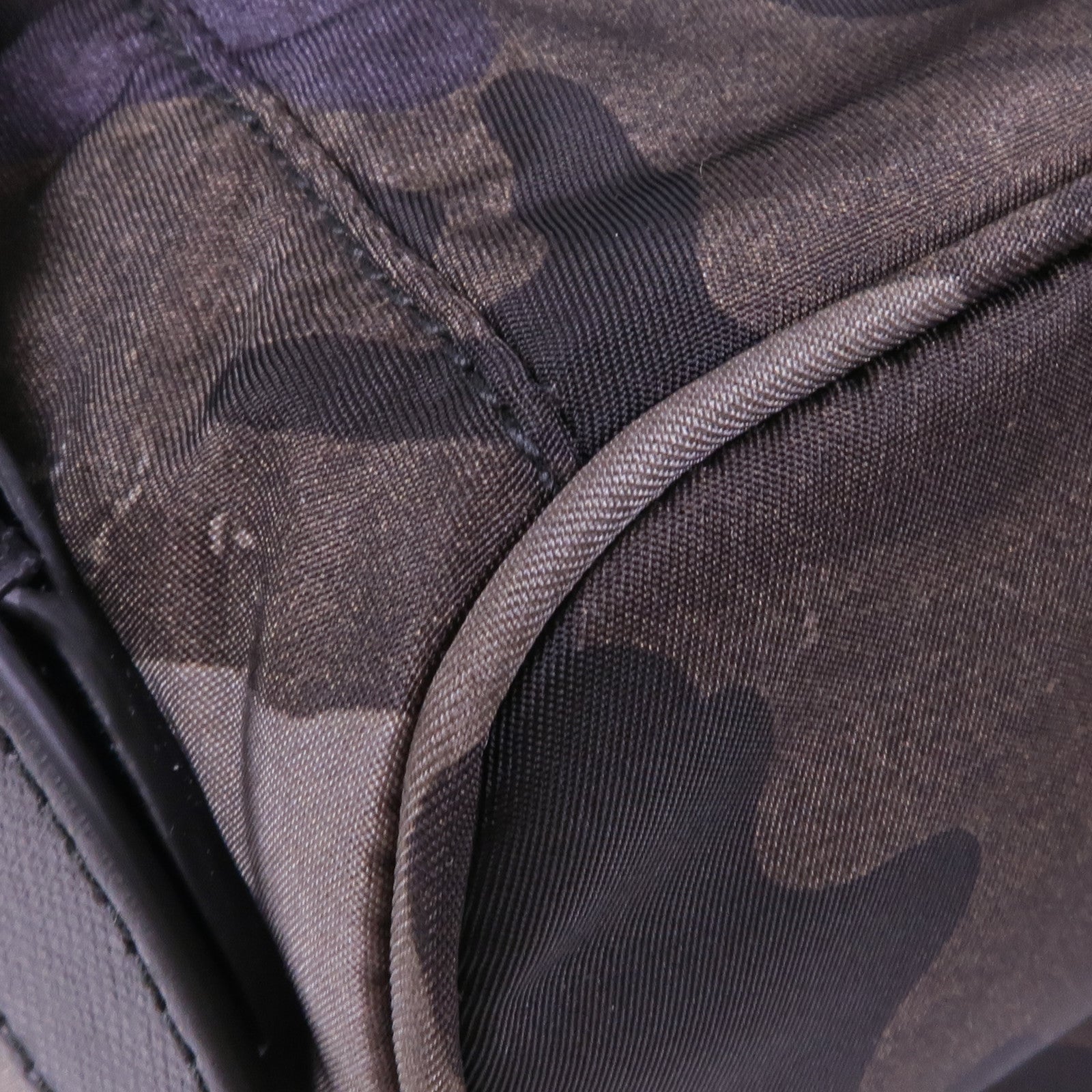 PRADA 尼龍Backpack銀扣背包