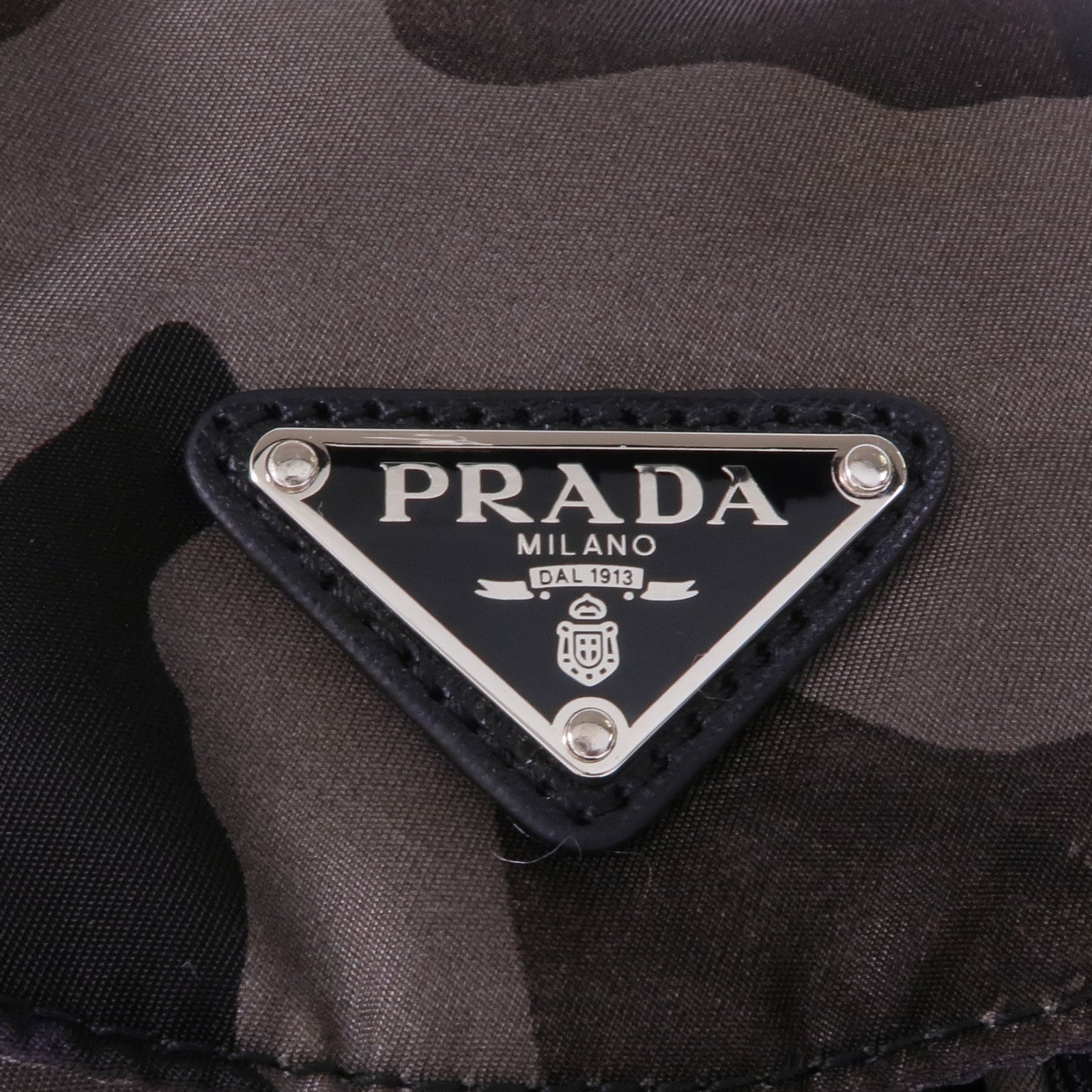 PRADA 尼龍Backpack銀扣背包