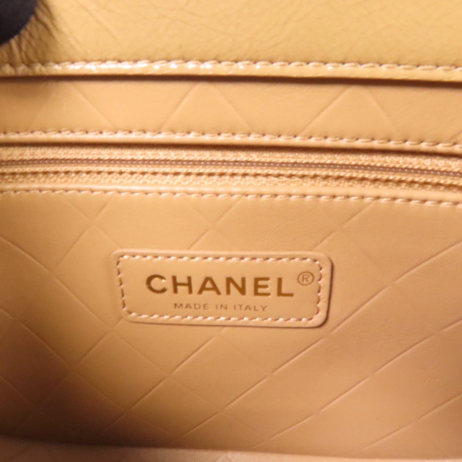 CHANEL 牛皮皮革Chain Shoulder金扣鏈帶肩背袋