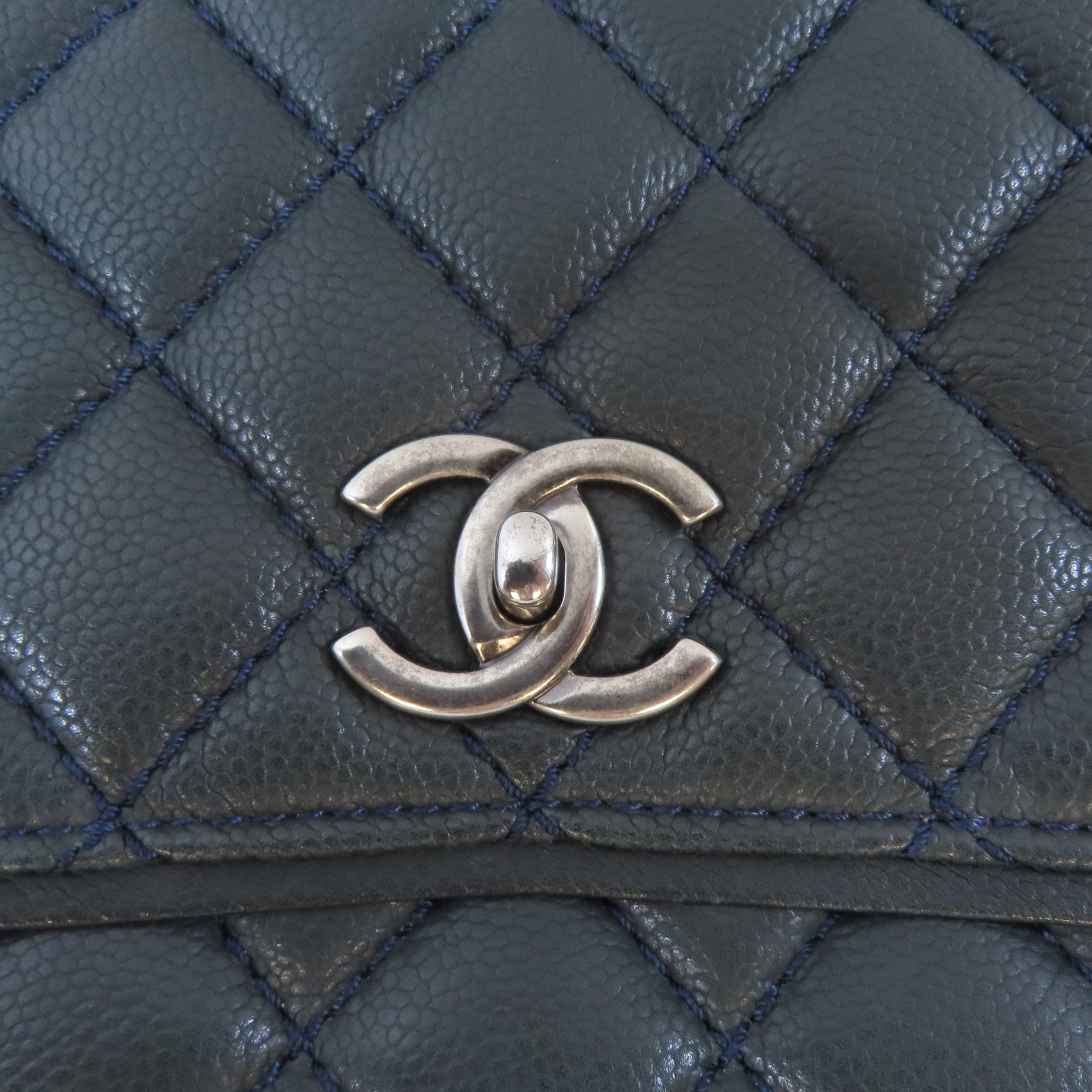 CHANEL 菱格Caviar皮革Chain Shoulder銀扣鏈帶肩背袋深綠色