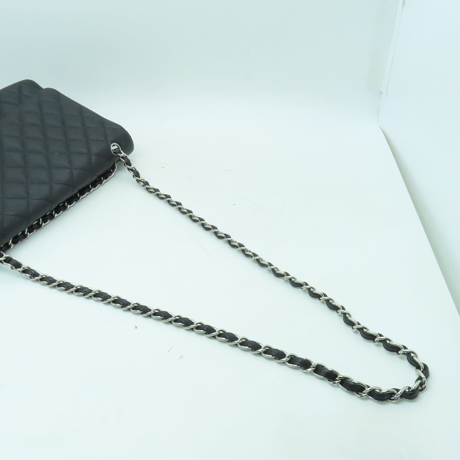 CHANEL 【激減優惠】菱格牛皮皮革Classic銀扣鏈帶肩背袋黑色