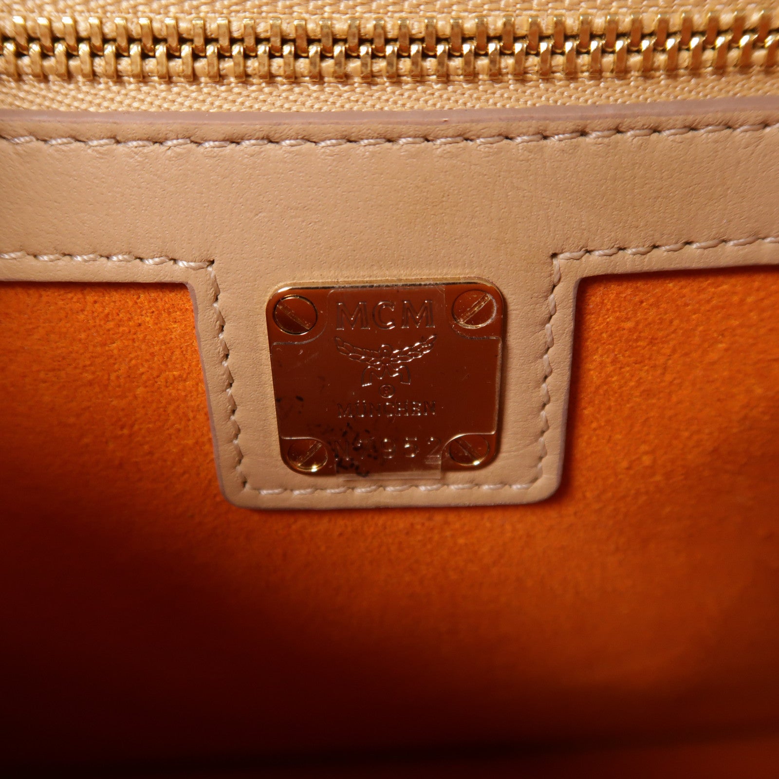 MCM 牛皮皮革Shoulder Bag金扣肩背袋