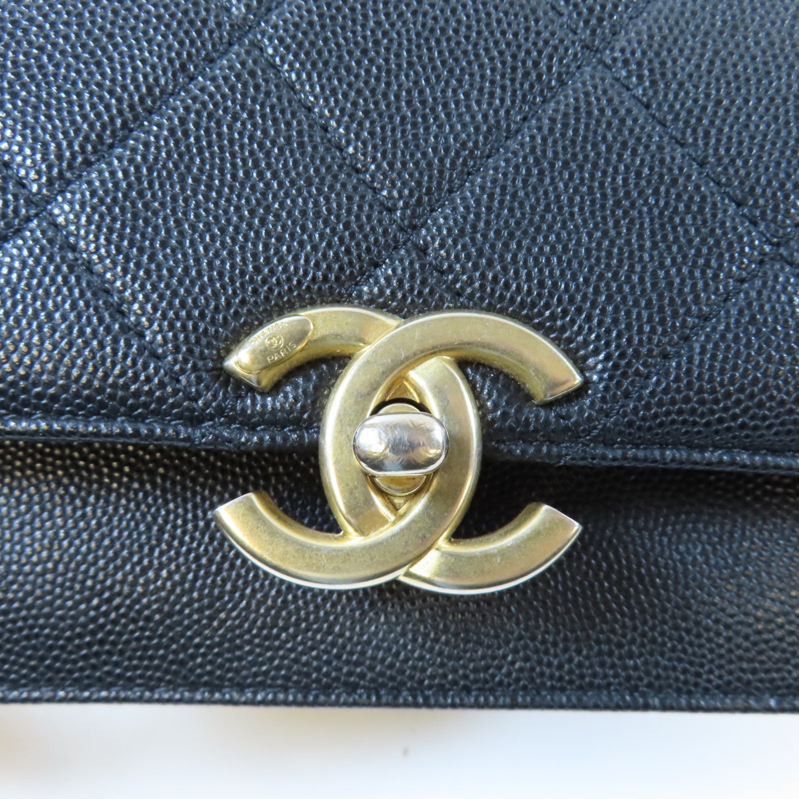 CHANEL 菱格Caviar皮革Chain Flap Bag金扣鏈帶肩背袋黑色