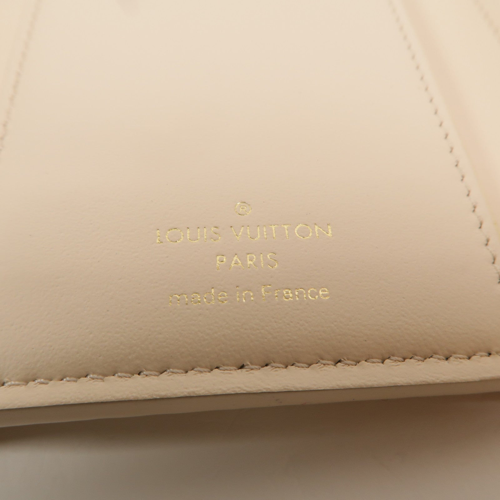 LOUIS VUITTON Taurillon皮革Capucines錢包