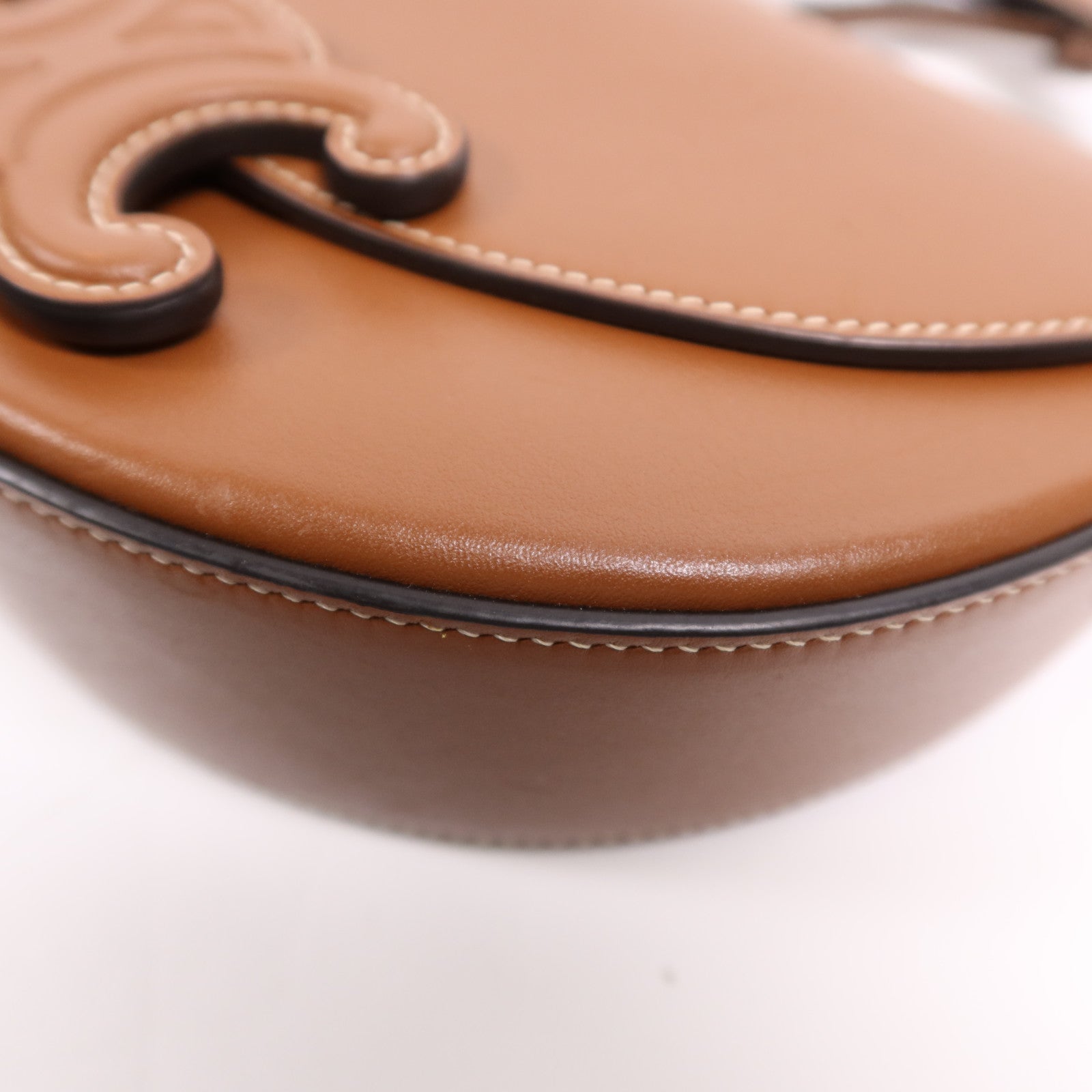 CELINE 牛皮皮革Besace Cuir金扣肩背袋