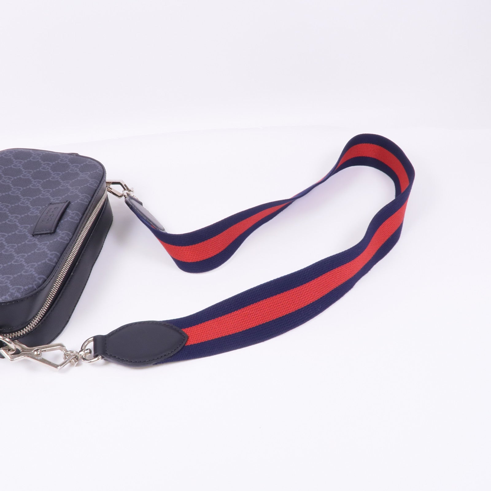 GUCCI 塗層帆布GG Supreme Shoulder Bag銀扣肩背袋