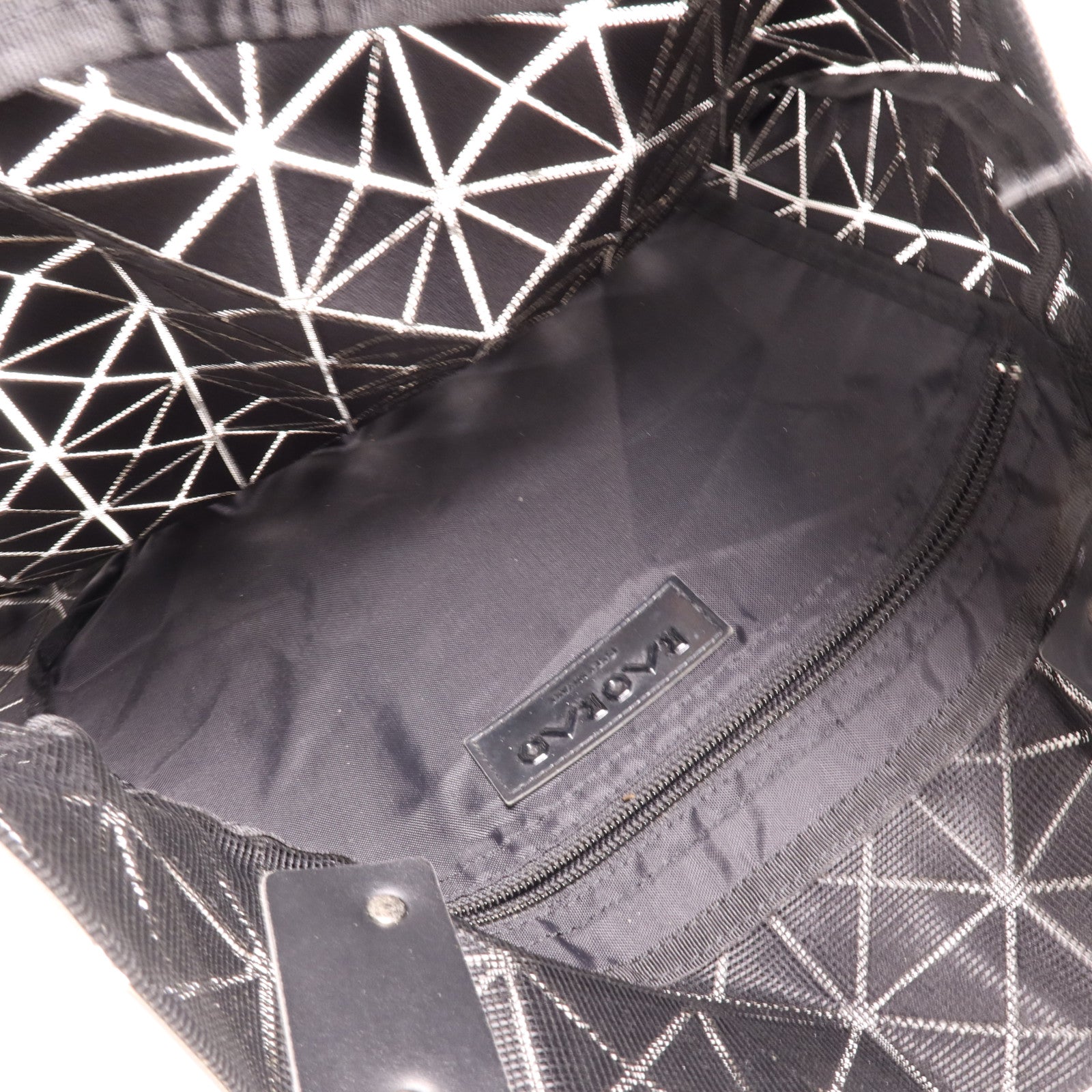 BAO BAO ISSEYMIYAKE PVC Shoulder Bag銀扣肩背袋