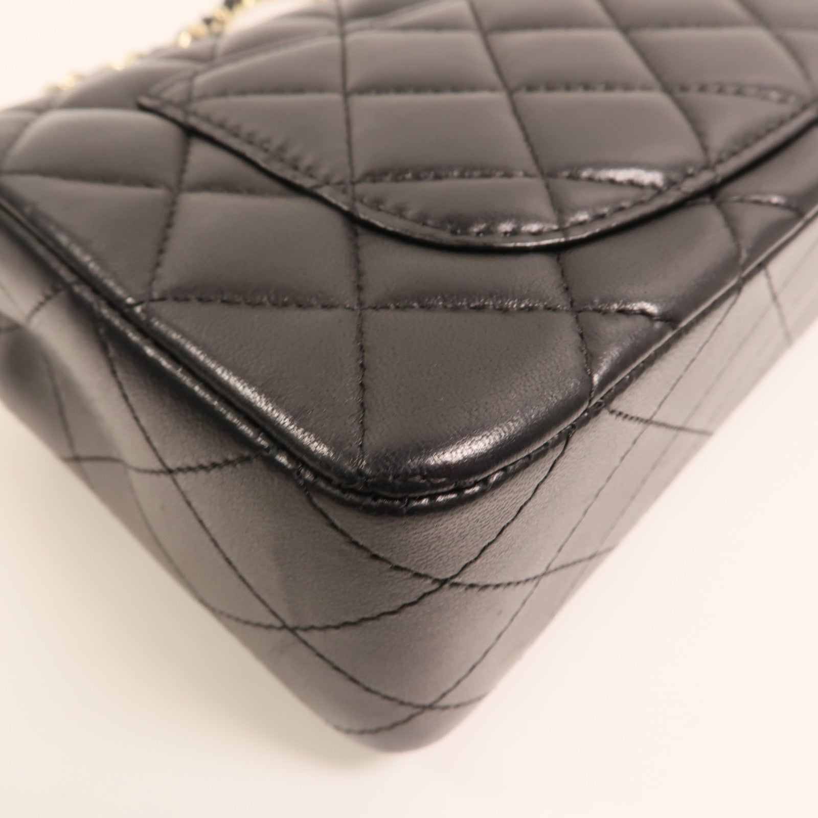 CHANEL 羊皮皮革Classic 20金扣鏈帶肩背袋