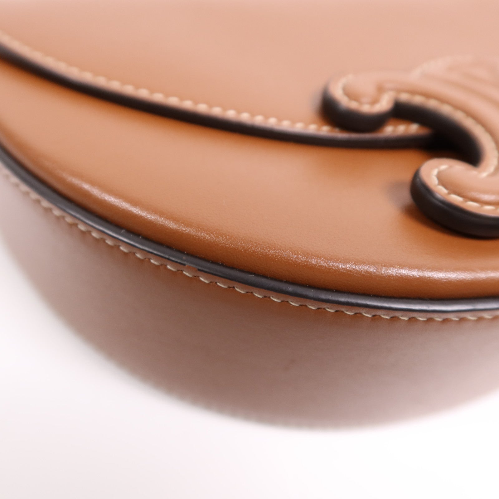 CELINE 牛皮皮革Besace Cuir金扣肩背袋