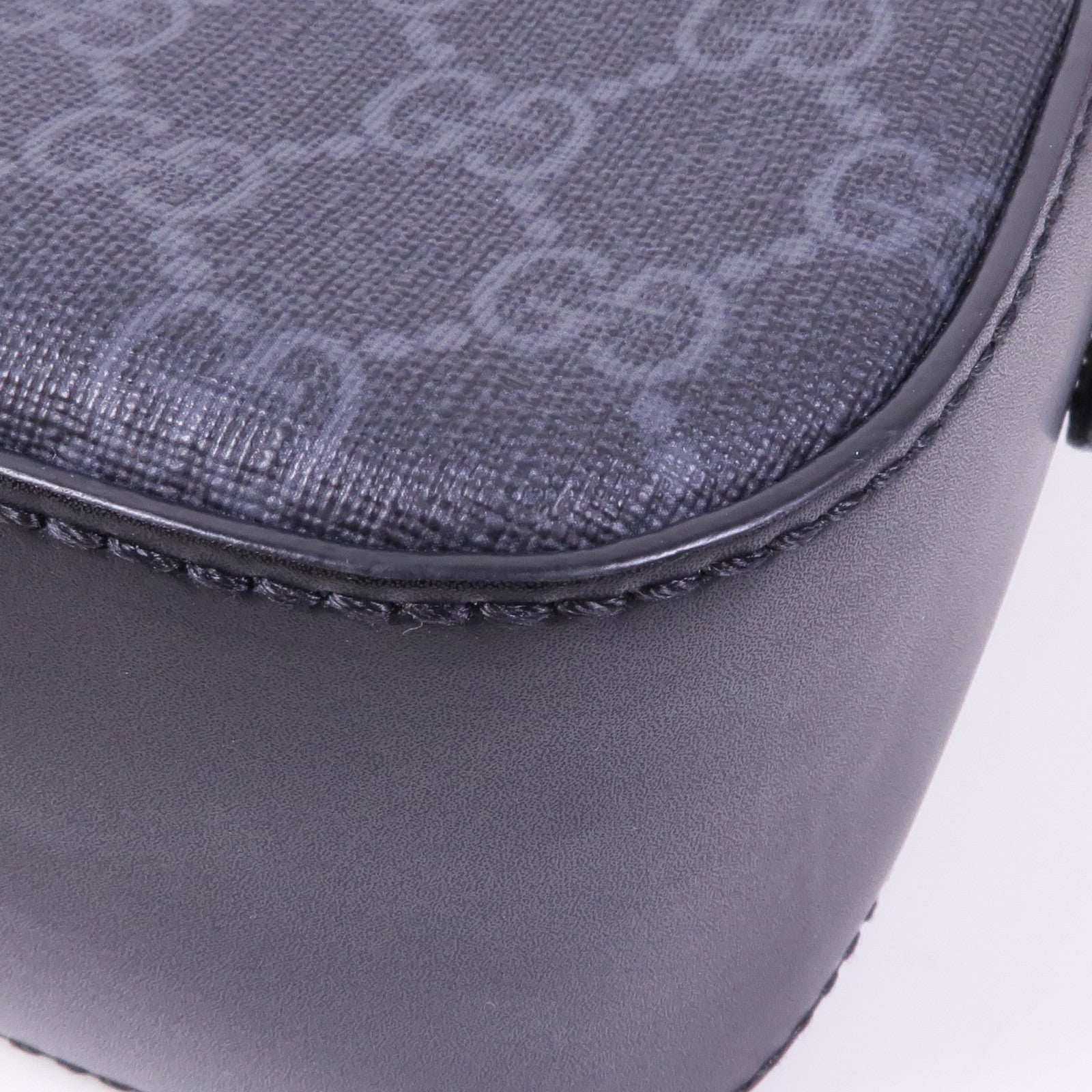 GUCCI 塗層帆布GG Supreme Shoulder Bag銀扣肩背袋