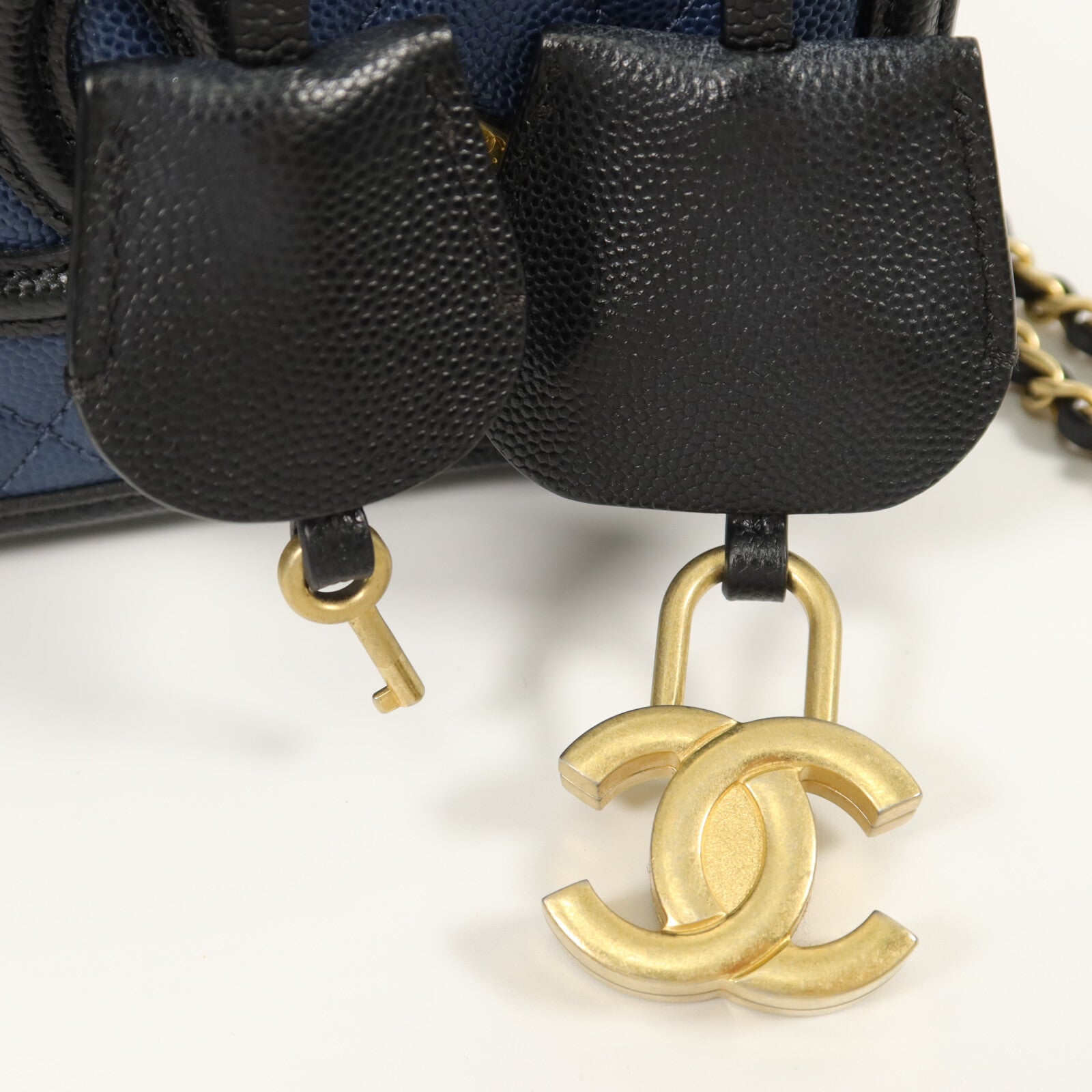 CHANEL 牛皮皮革CC Filigree Vanity Case Small手挽肩背兩用袋