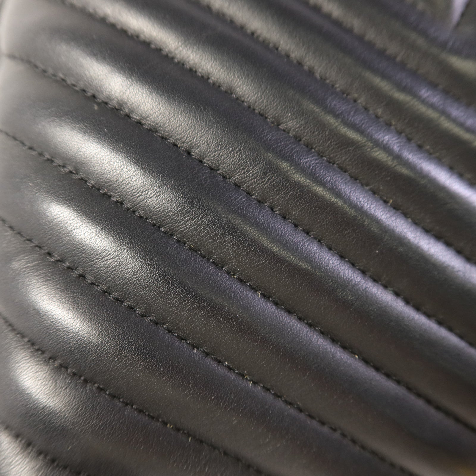 CHANEL 羊皮皮革Shoulder Bag銀扣肩背袋