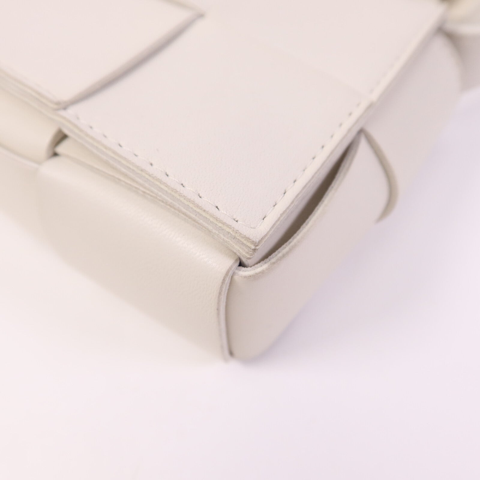 BOTTEGA VENETA 牛皮皮革Cassette Bag肩背袋