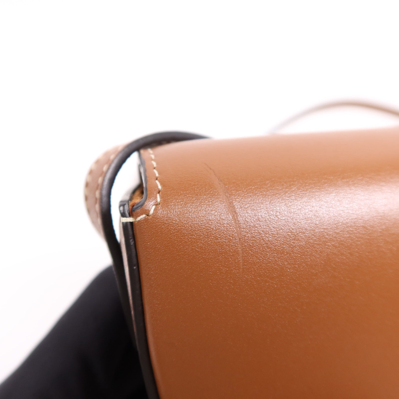 CELINE 牛皮皮革Besace Cuir金扣肩背袋