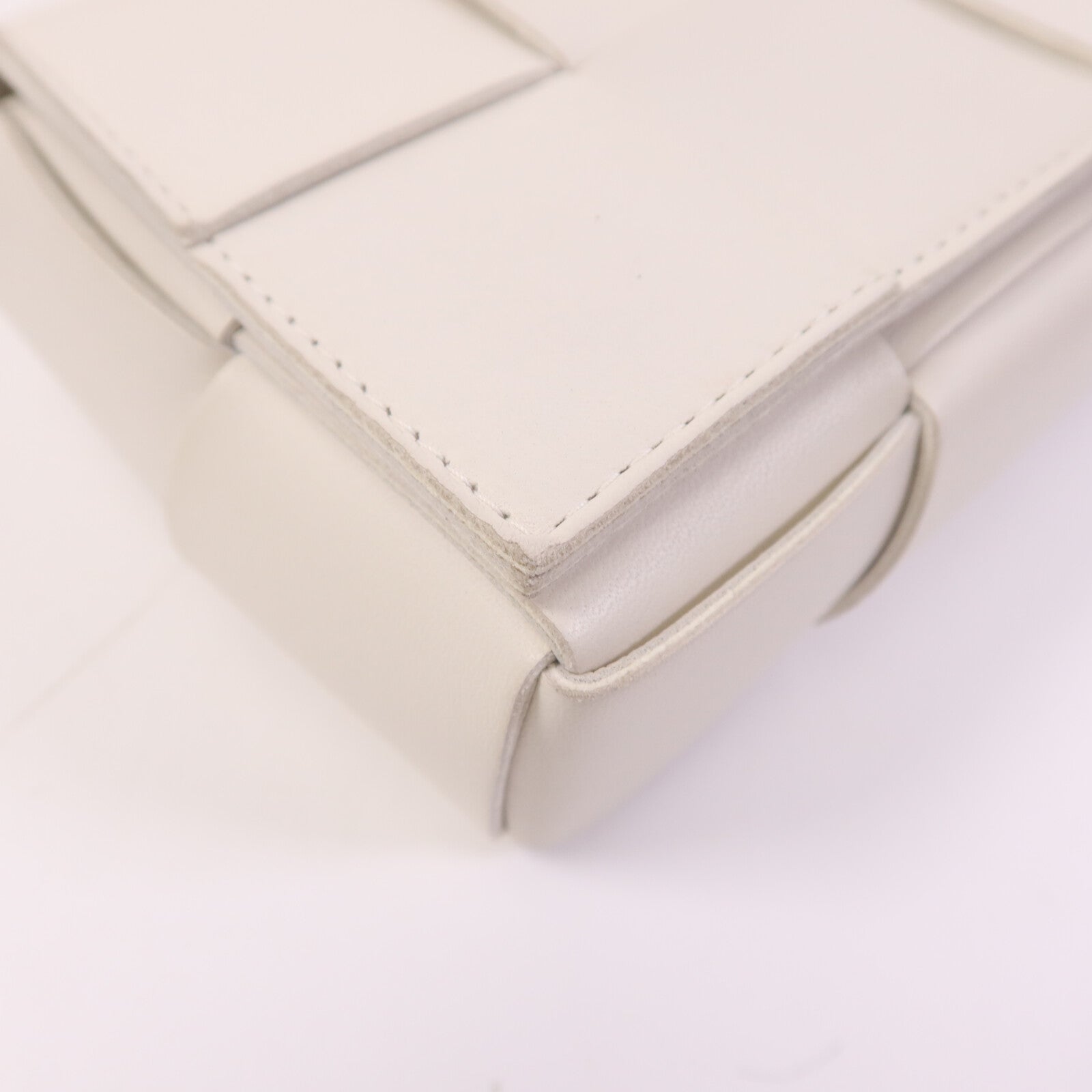 BOTTEGA VENETA 牛皮皮革Cassette Bag肩背袋