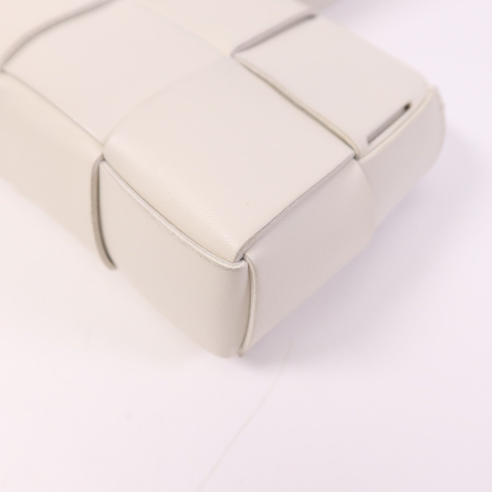 BOTTEGA VENETA 牛皮皮革Cassette Bag肩背袋