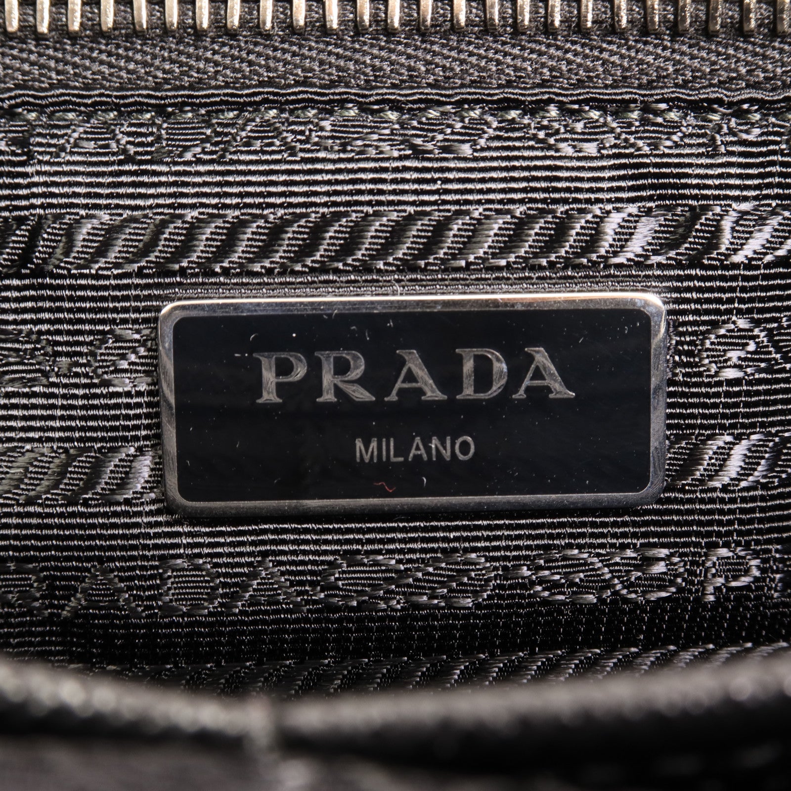 PRADA 尼龍Shoulder Bag銀扣鏈帶肩背袋