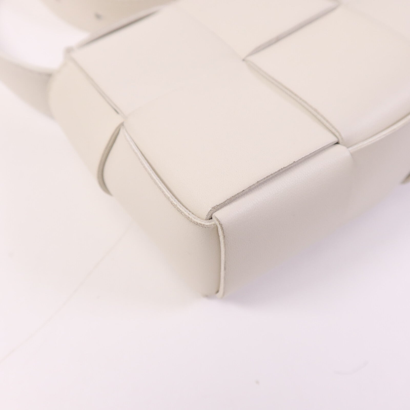 BOTTEGA VENETA 牛皮皮革Cassette Bag肩背袋