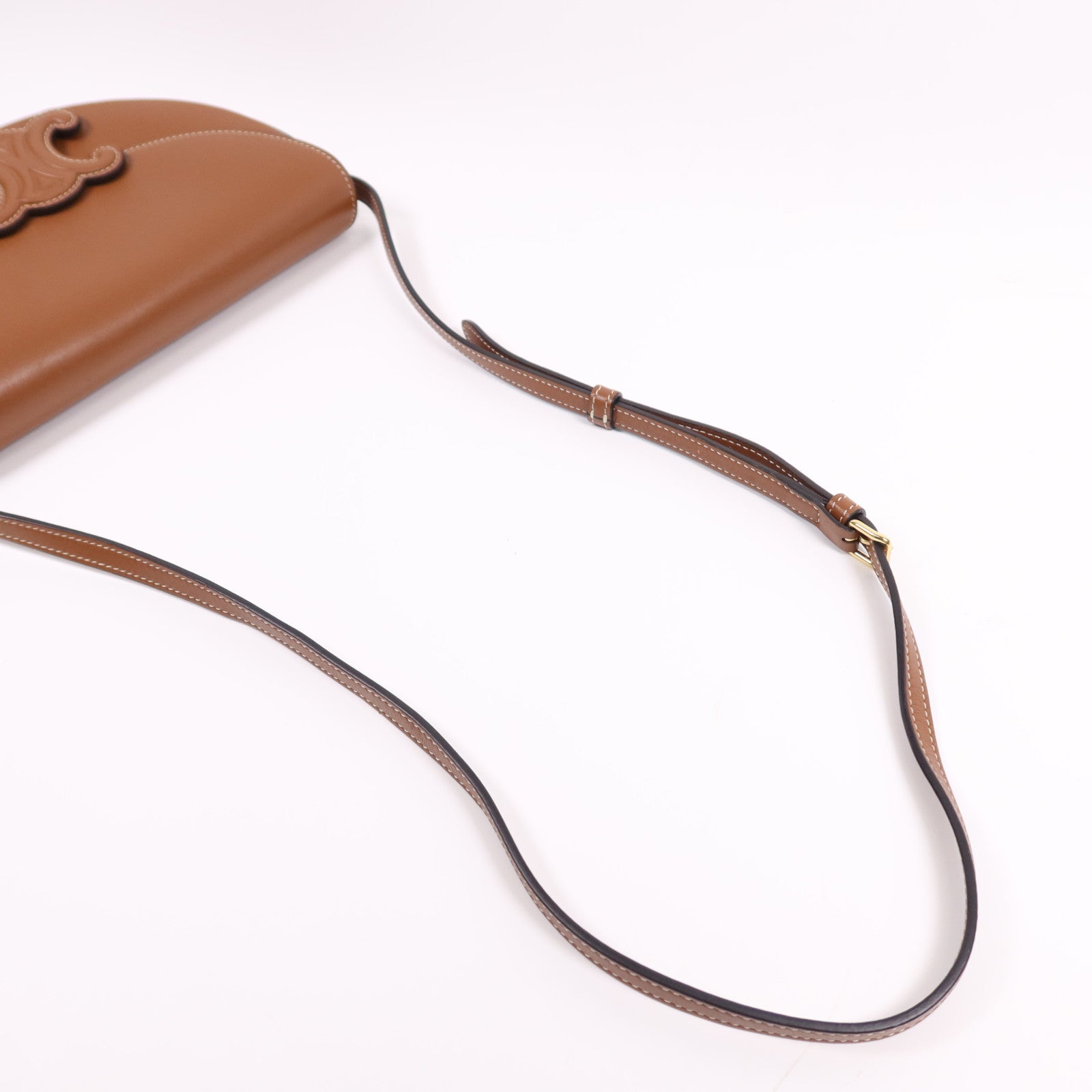 CELINE 牛皮皮革Besace Cuir金扣肩背袋