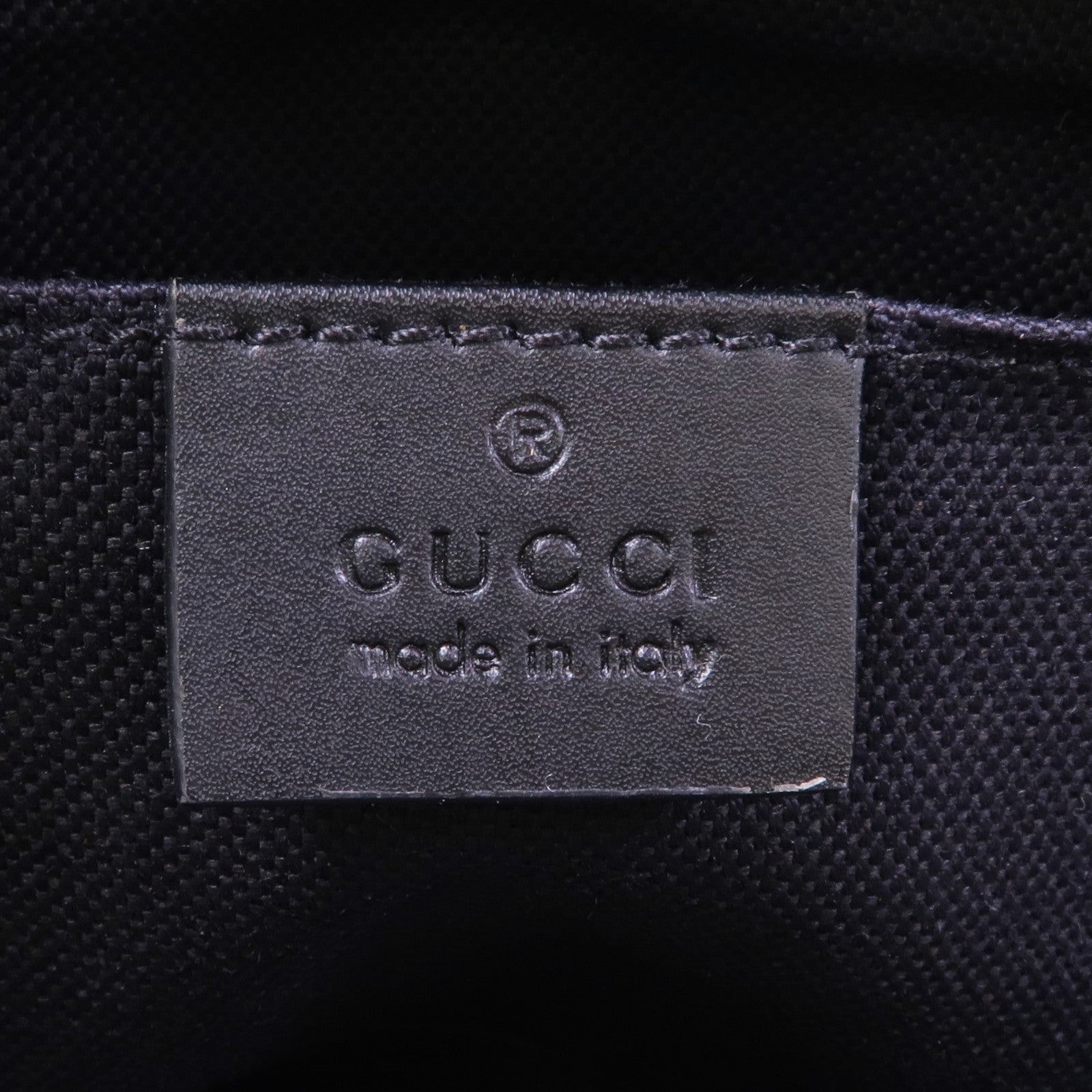 GUCCI 塗層帆布GG Supreme Shoulder Bag銀扣肩背袋