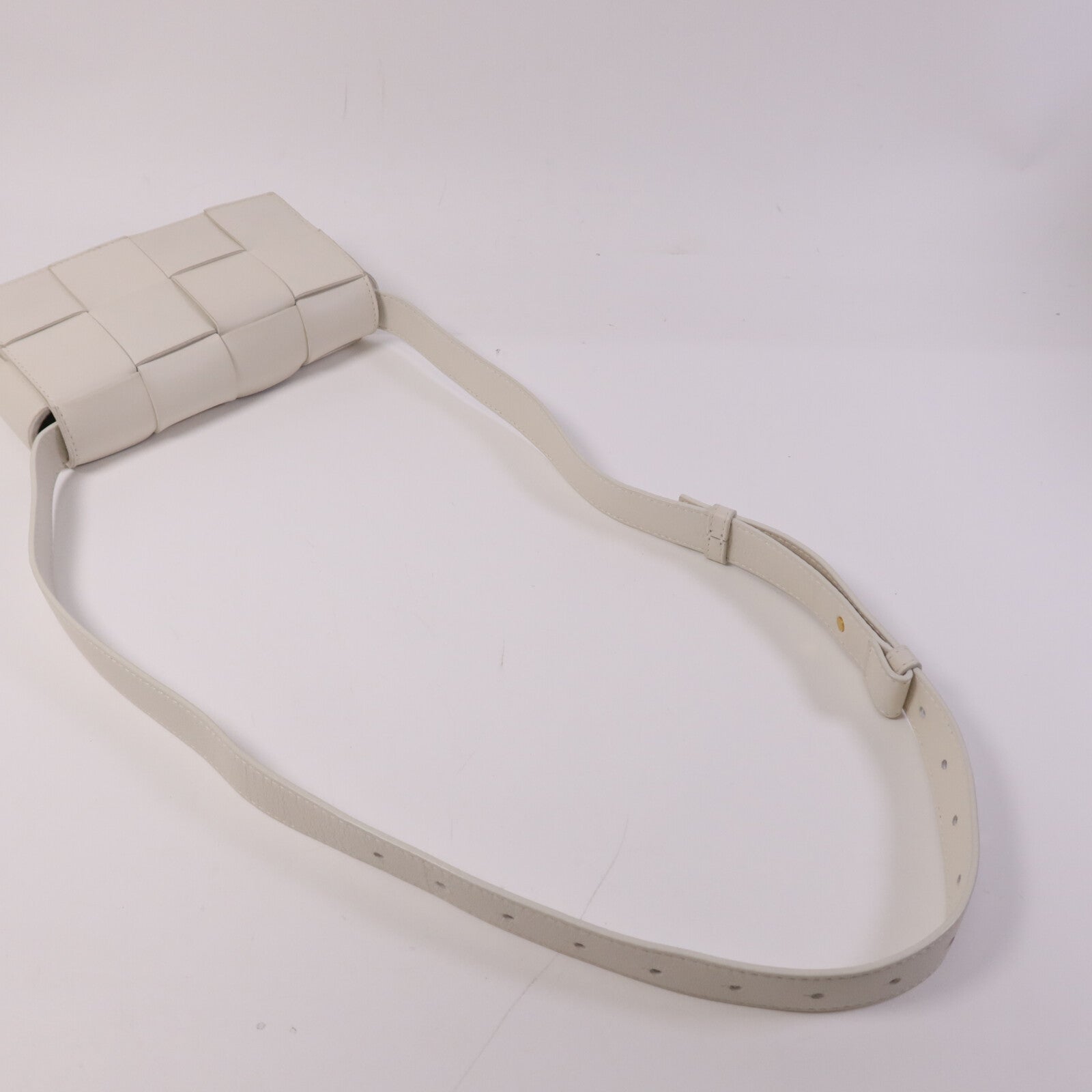 BOTTEGA VENETA 牛皮皮革Cassette Bag肩背袋