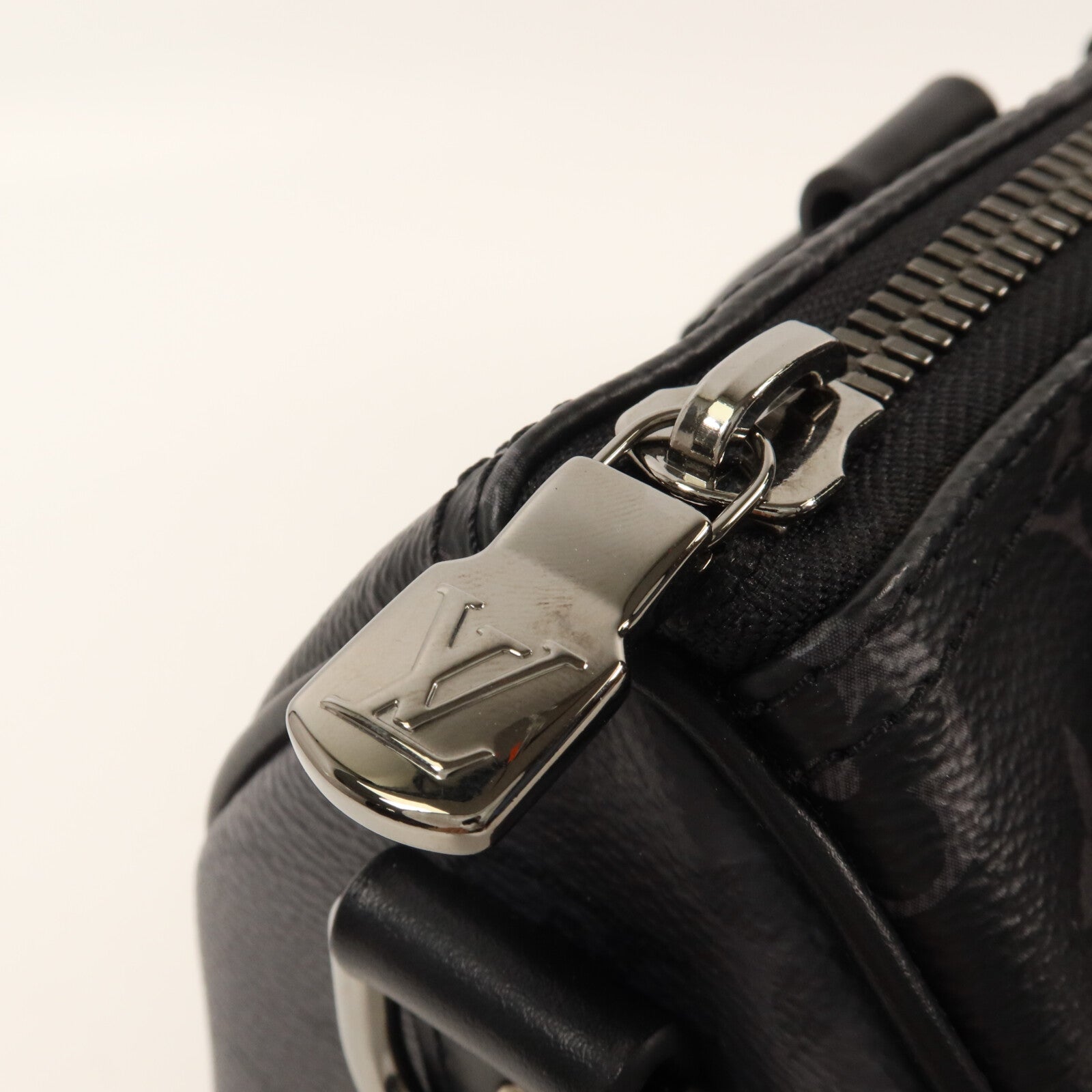 LOUIS VUITTON Monogram Eclipse Keepall Bandouliere 25手挽肩背兩用袋