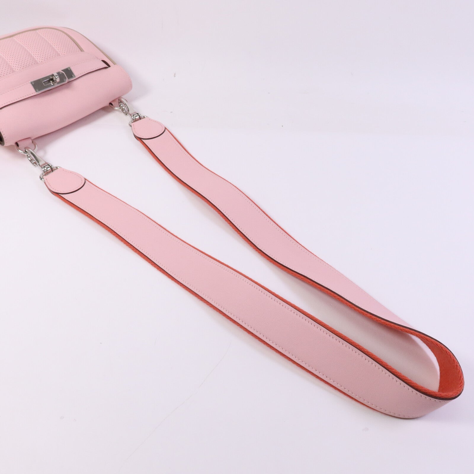 HERMES Swift皮革Mini Berline銀扣肩背袋Argile/Rose Sakura