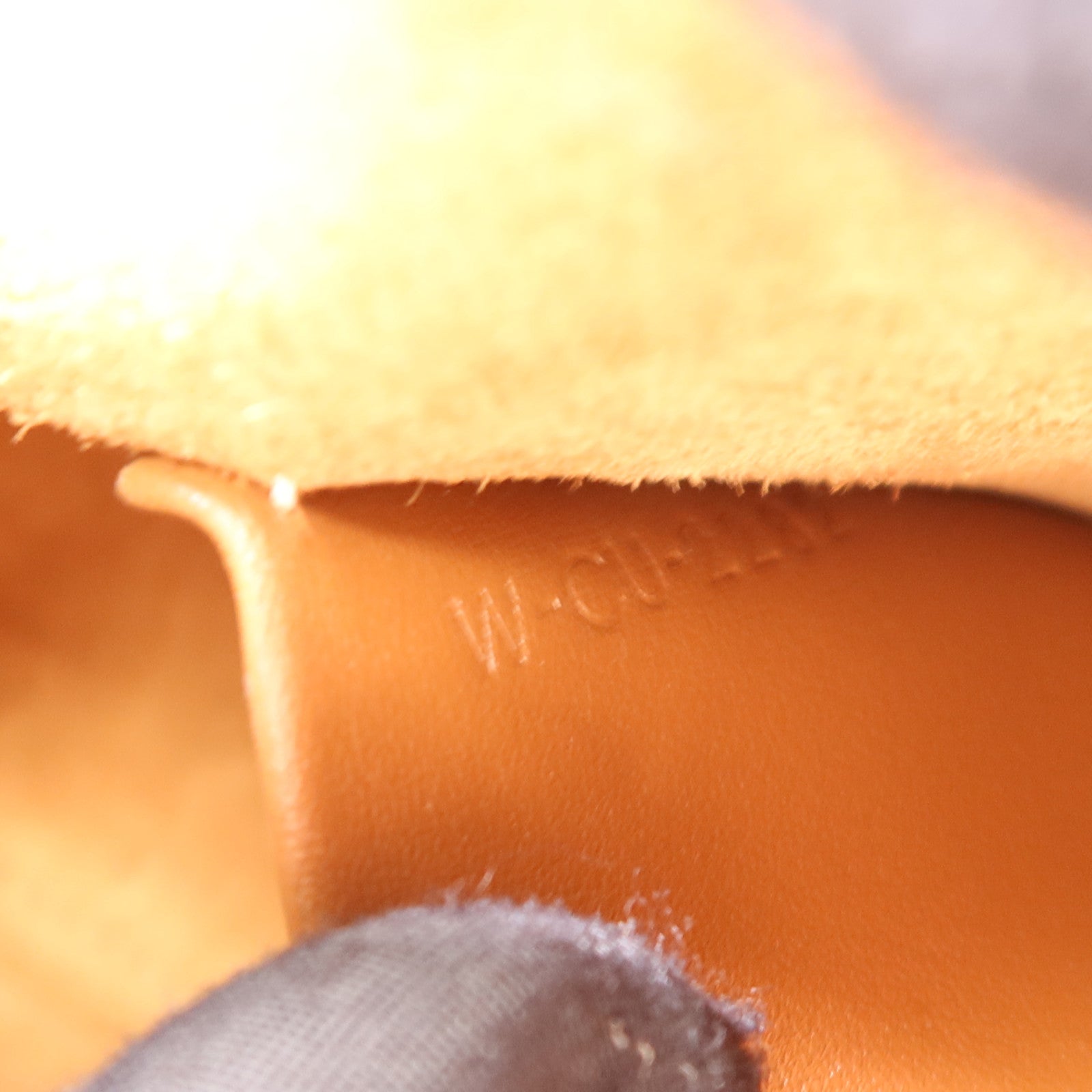 CELINE 牛皮皮革Besace Cuir金扣肩背袋