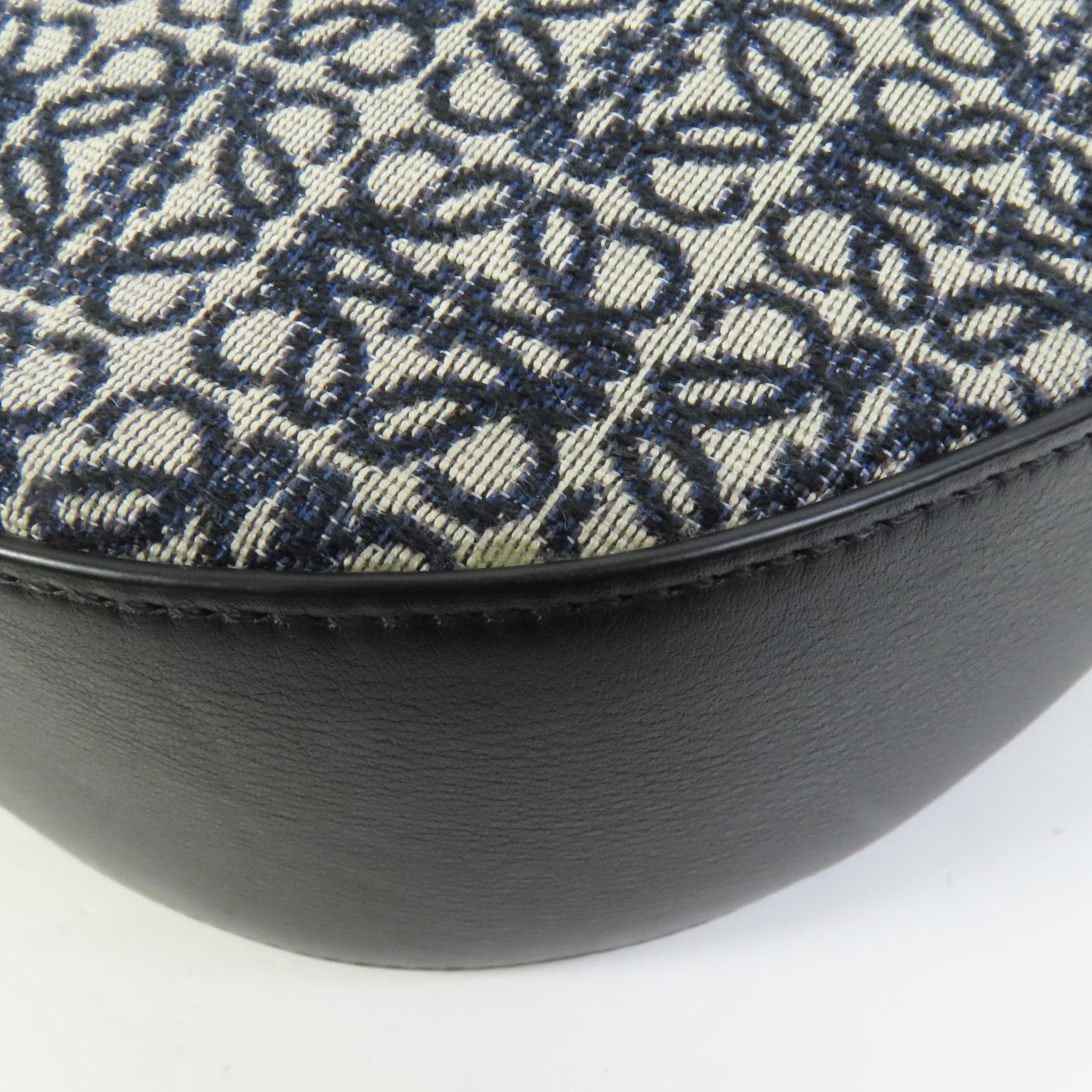 LOEWE 帆布Luna Bag金扣肩背袋