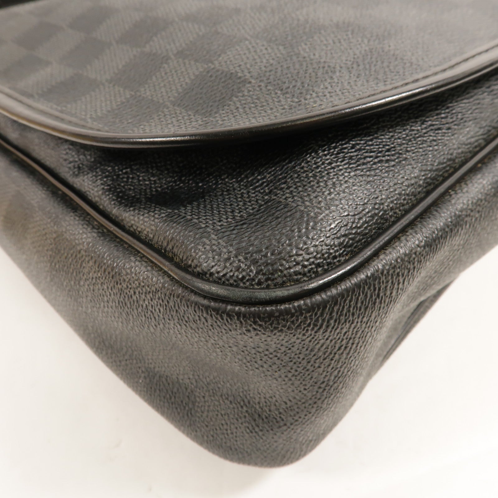 LOUIS VUITTON Damier Graghite Daniel MM銀扣肩背袋