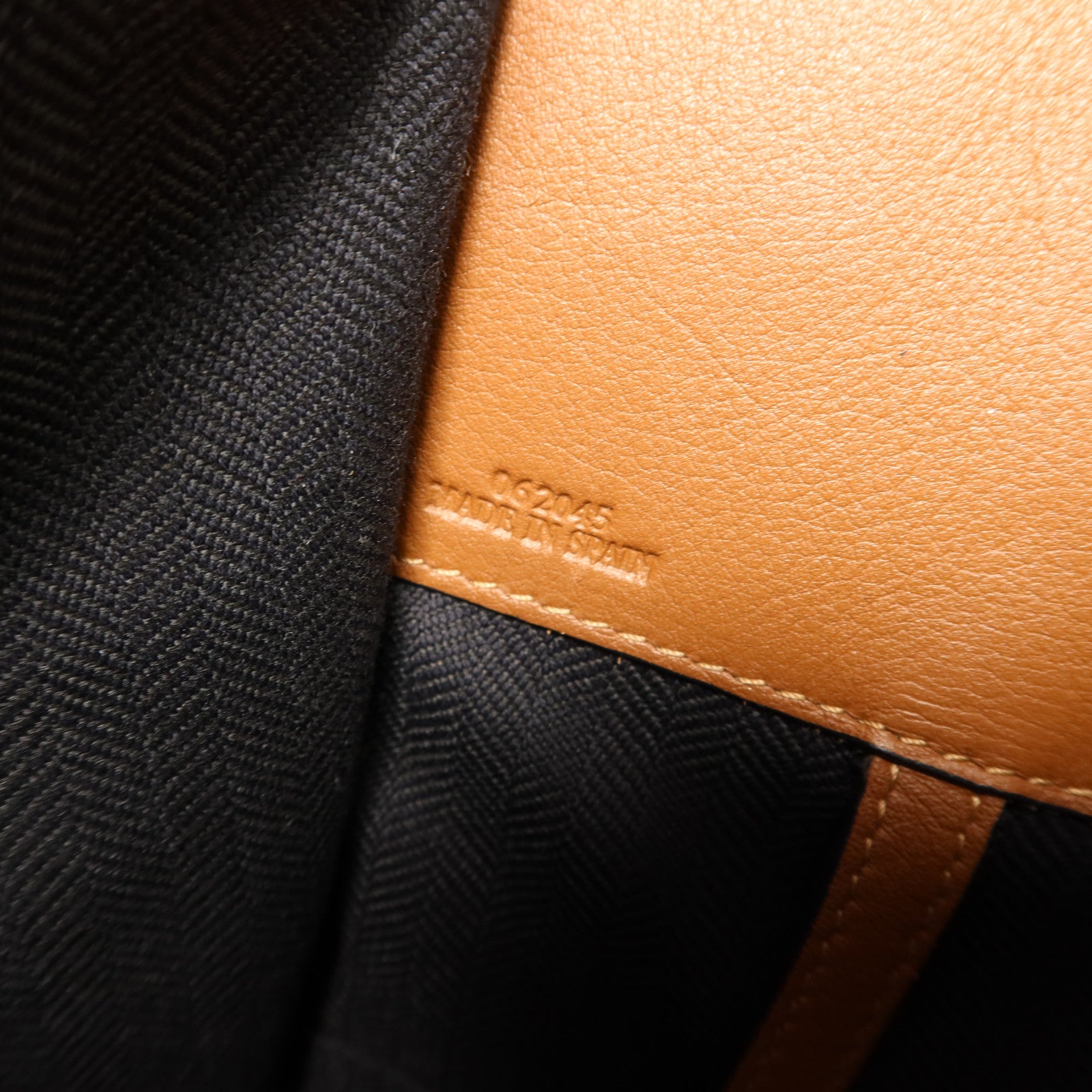 LOEWE 牛皮皮革Hammock Small銀扣手挽肩背兩用袋