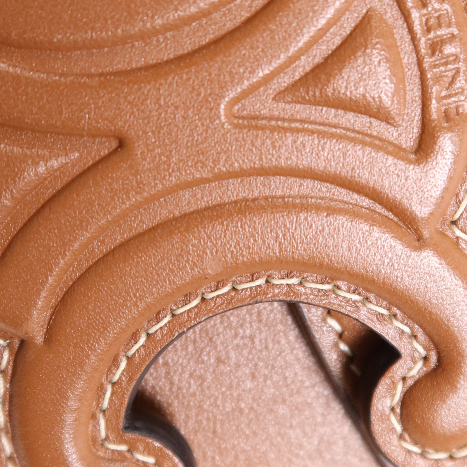 CELINE 牛皮皮革Besace Cuir金扣肩背袋