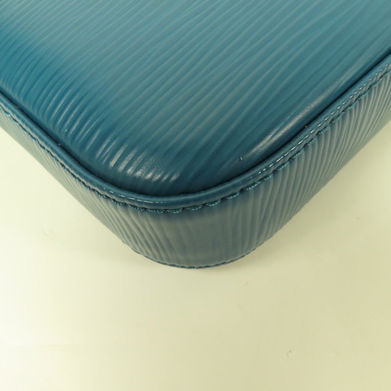 LOUIS VUITTON Epi Pochette Accessories金扣肩背袋