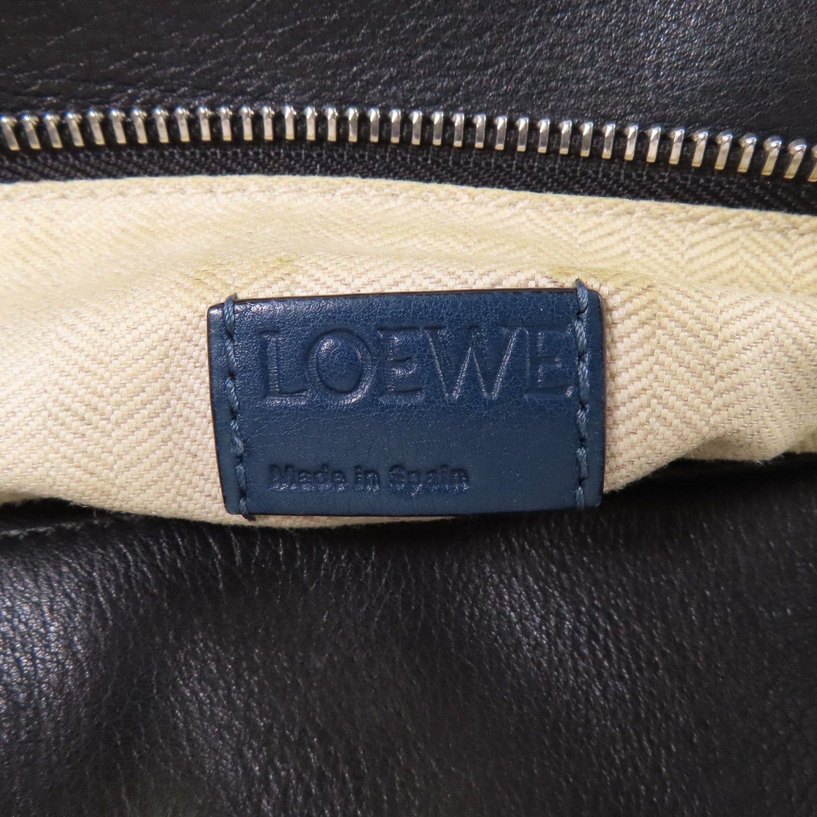 LOEWE 牛皮皮革Puzzle M銀扣手挽肩背兩用袋