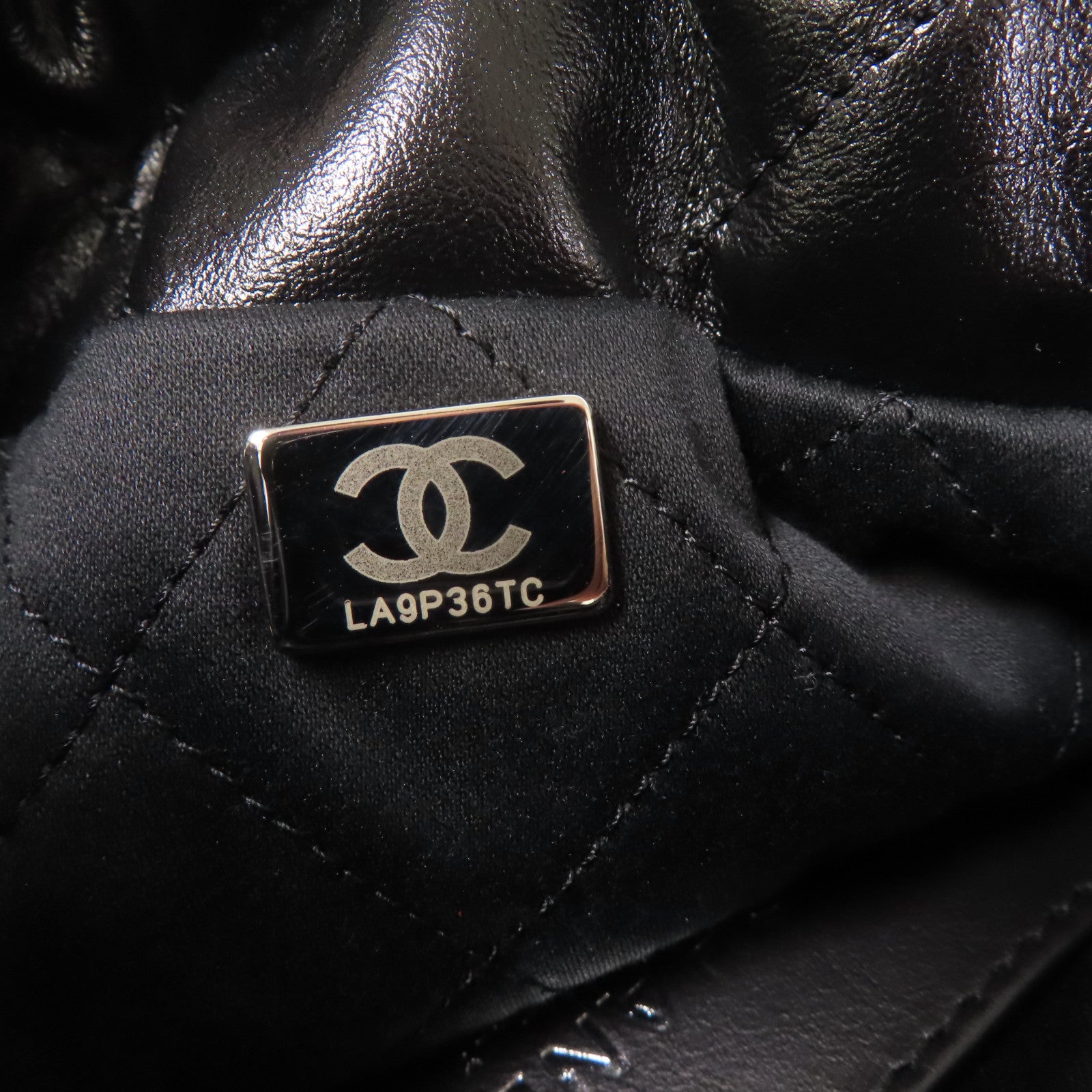 CHANEL 牛皮皮革Mini 22銀扣手挽肩背兩用袋黑色