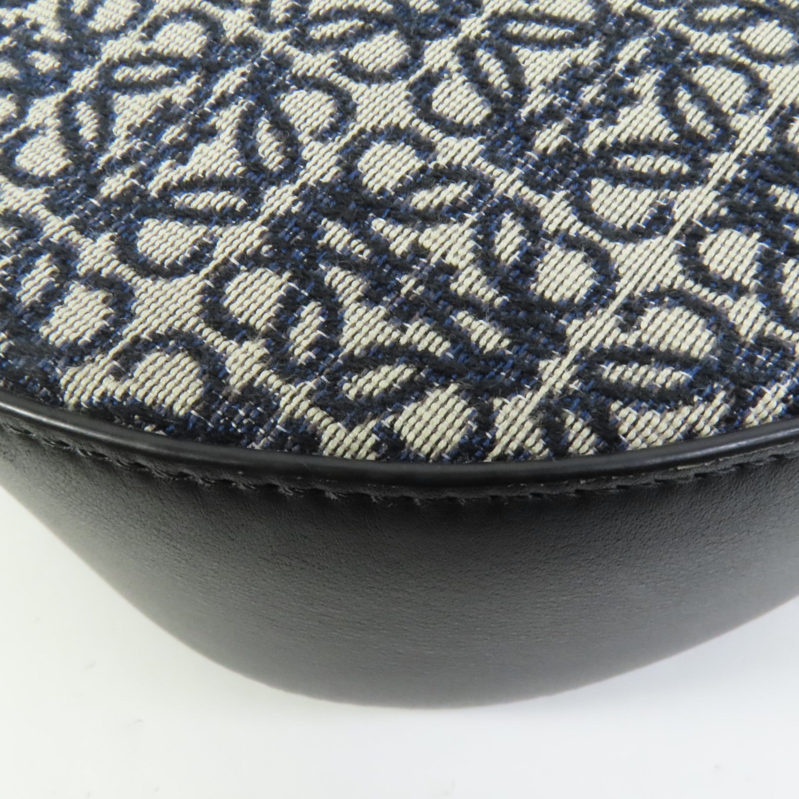 LOEWE 帆布Luna Bag金扣肩背袋