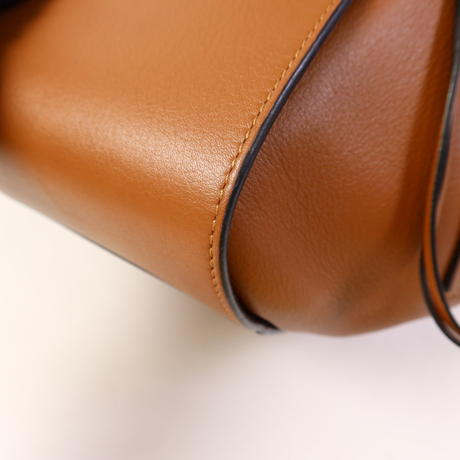 LOEWE 牛皮皮革Hammock Small銀扣手挽肩背兩用袋