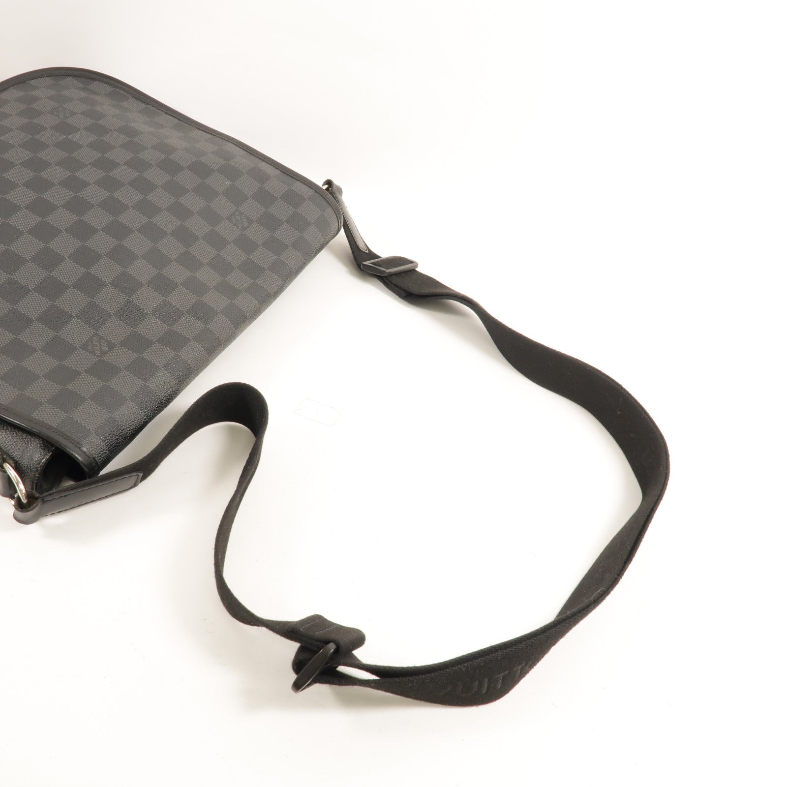 LOUIS VUITTON Damier Graghite Daniel MM銀扣肩背袋
