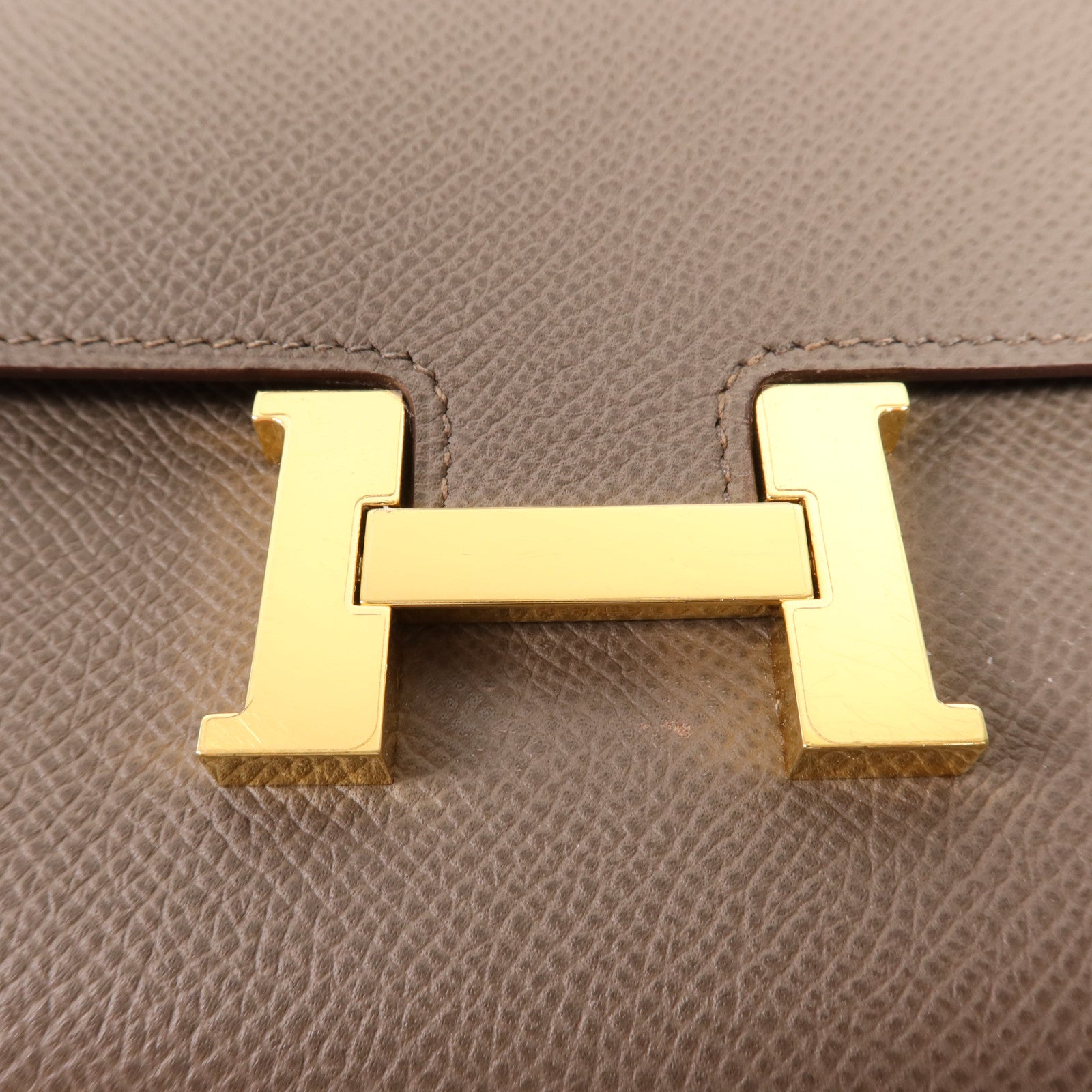 HERMES Epsom皮革Constance To Go金扣肩背袋Etain