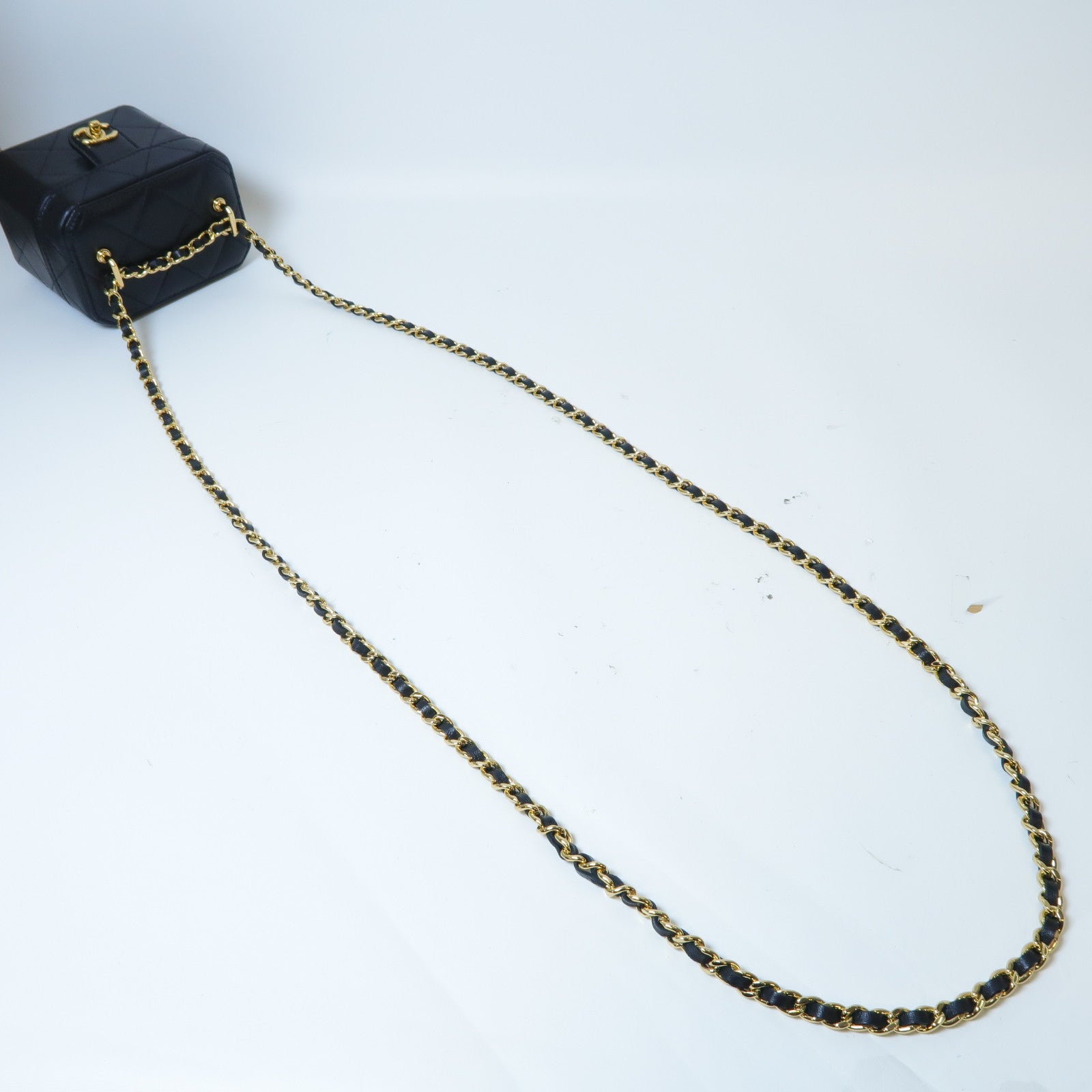 CHANEL 菱格羊皮皮革Chain Shoulder金扣鏈帶肩背袋黑色