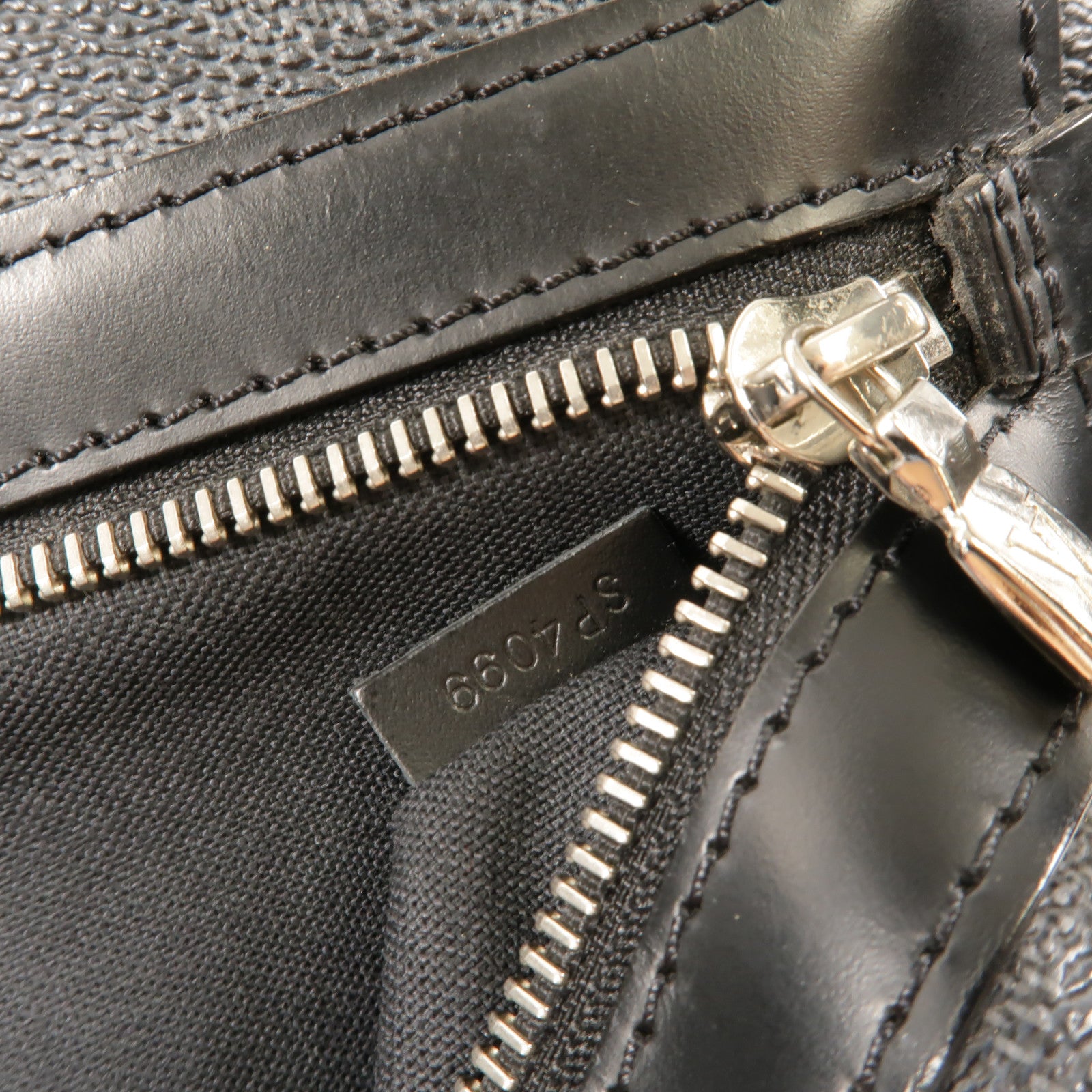 LOUIS VUITTON Damier Graghite Daniel MM銀扣肩背袋