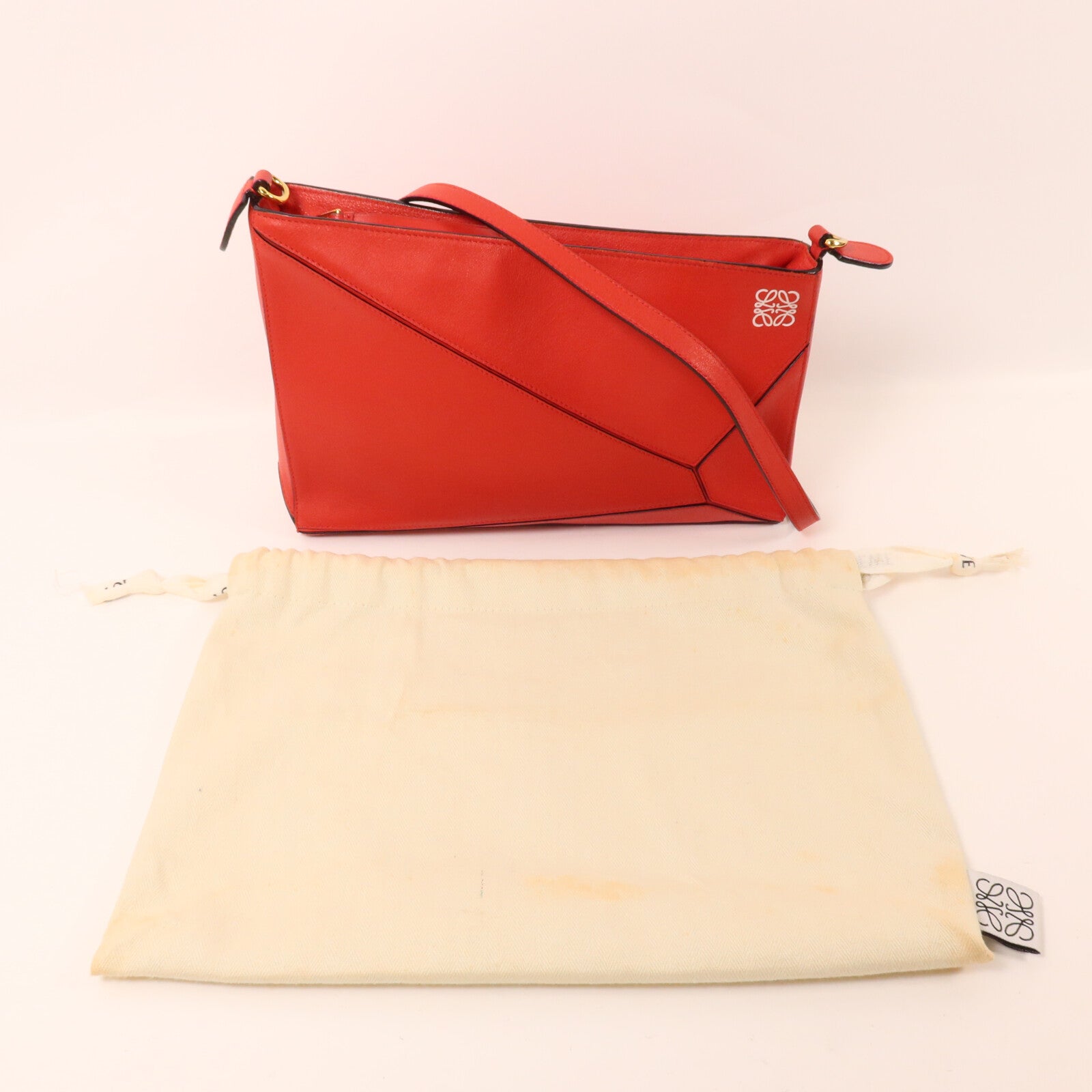 LOEWE 牛皮皮革Puzzle Pochette肩背袋