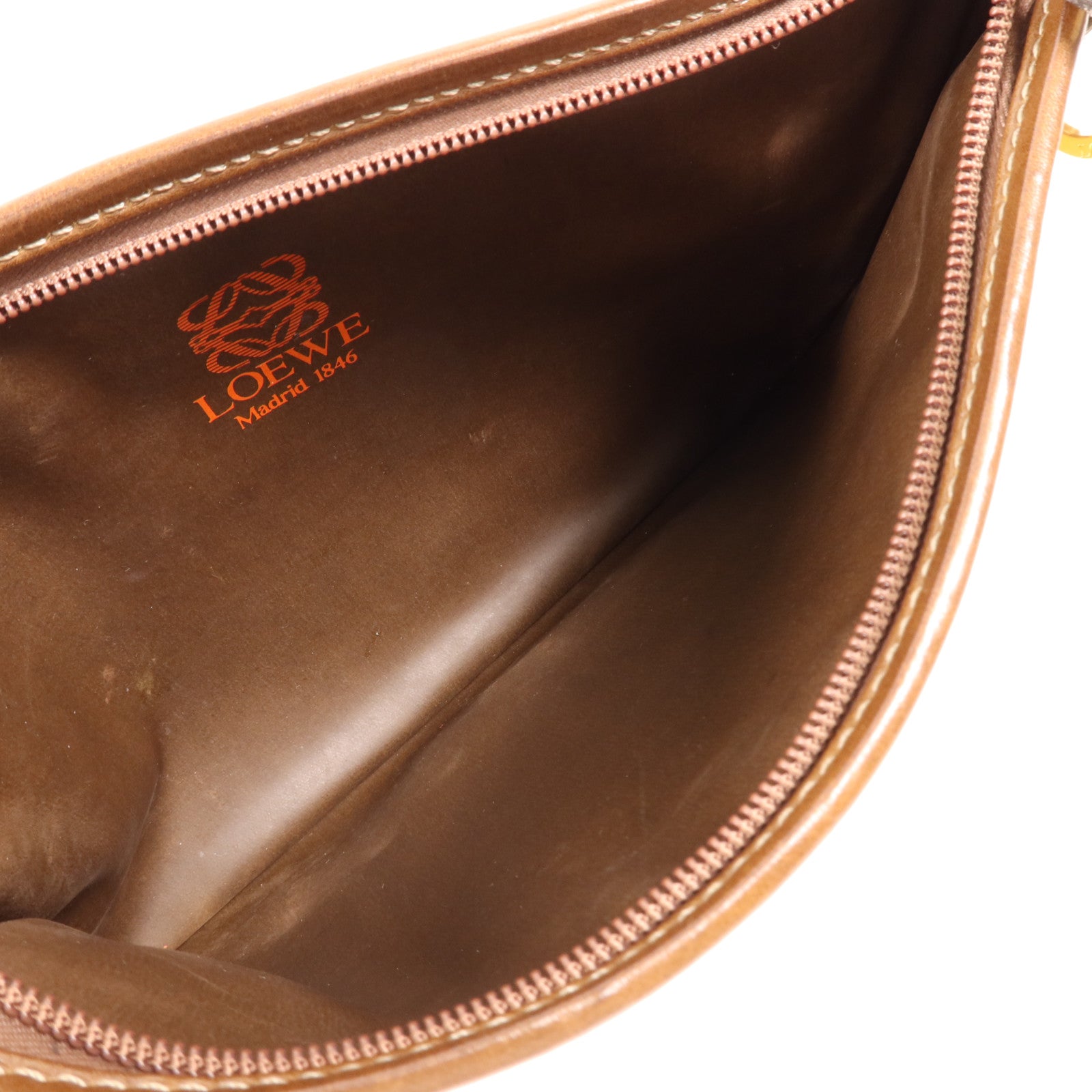 LOEWE 牛皮皮革Pouch金扣手拿包