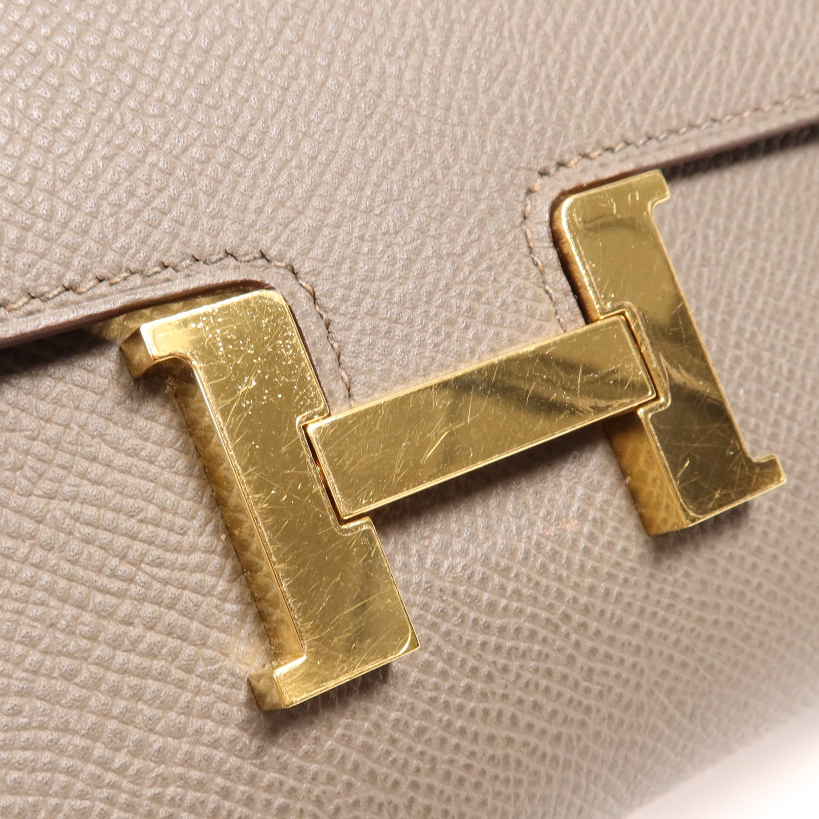 HERMES Epsom皮革Constance To Go金扣肩背袋Etain