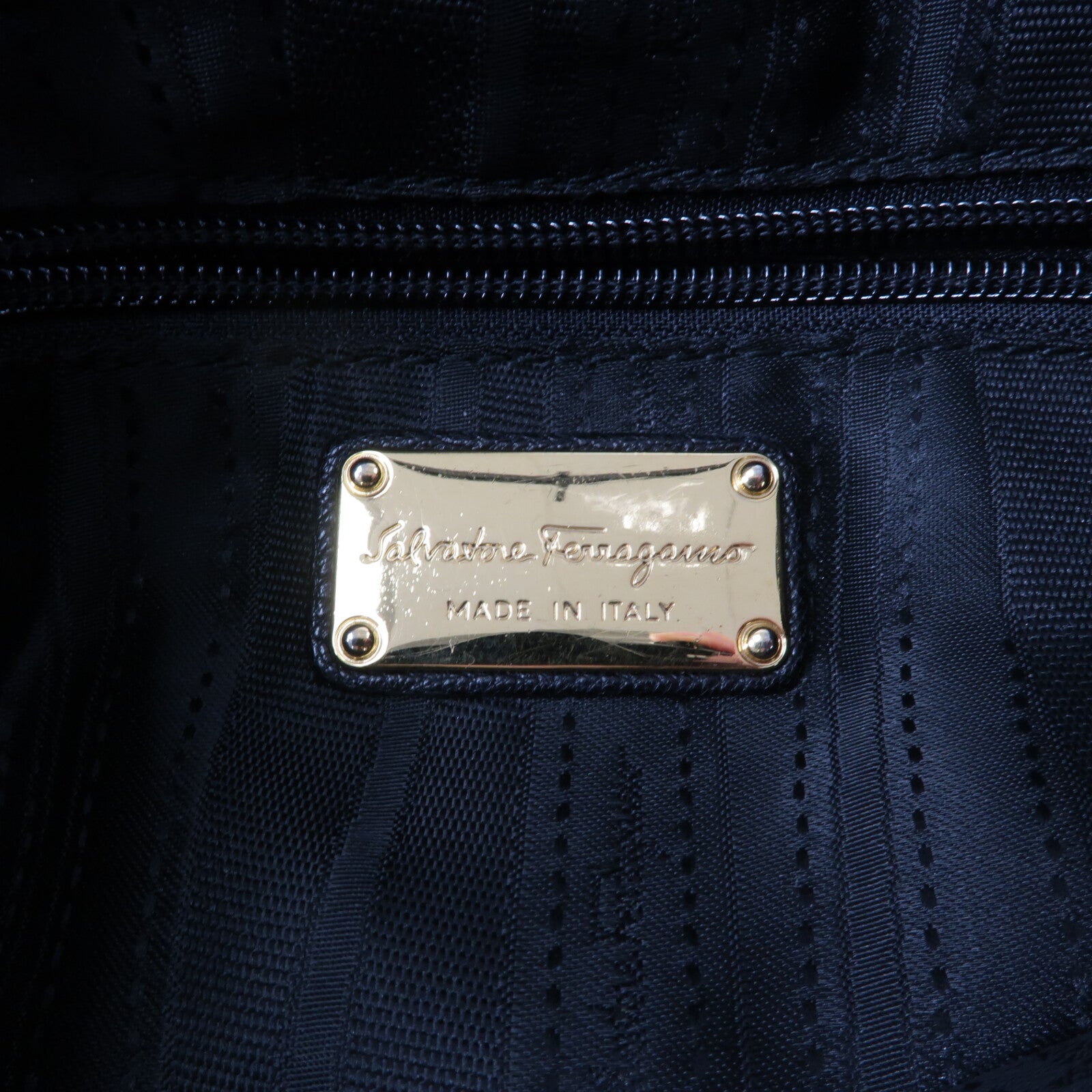 Salvatore Ferragamo 牛皮皮革Shoulder Bag鏈帶肩背袋